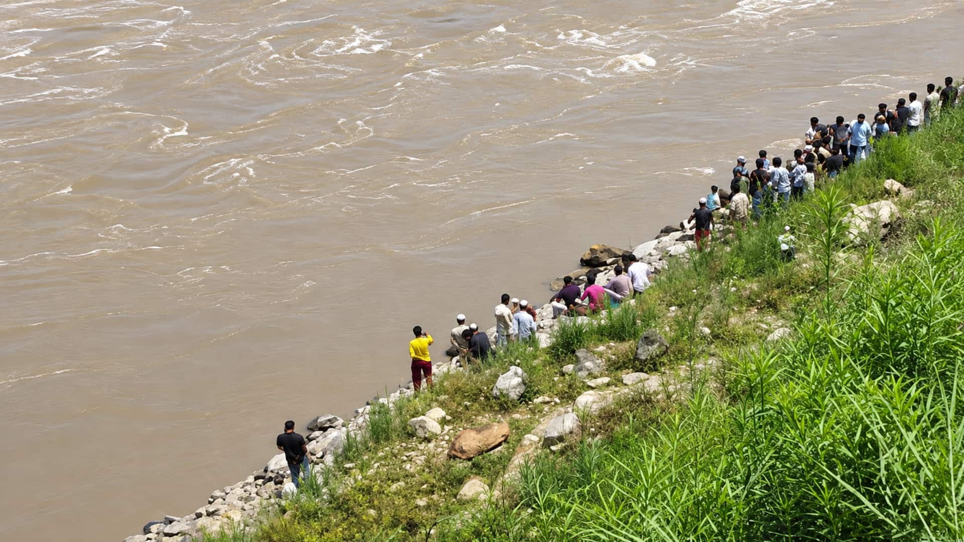 जम्मू-कश्मीर: किश्तवाड़ में चिनाब नदी में गिरी हरियाणा की कार, 5 लोगों की मौत