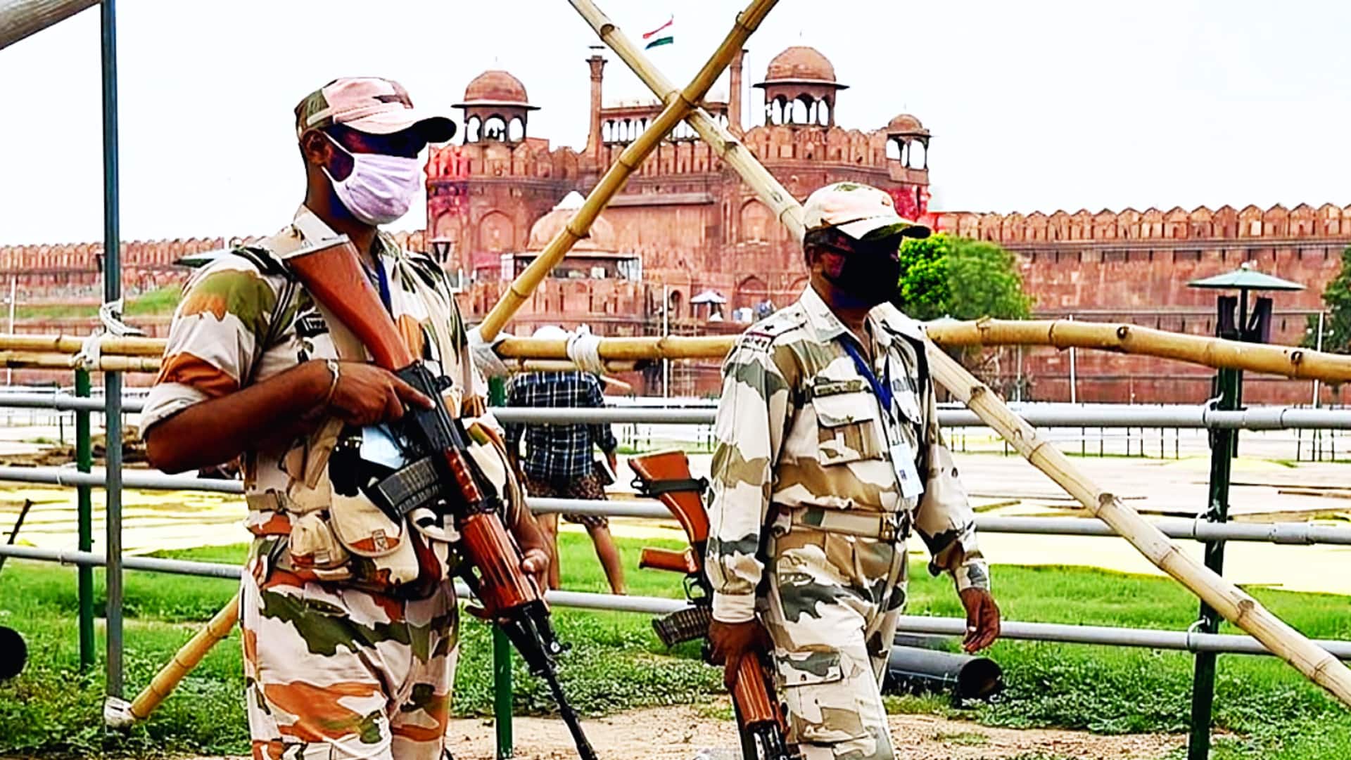 किसान आंदोलन: दिल्ली का लाल किला आगंतुकों के लिए बंद किया गया, सुरक्षा बढ़ाई गई
