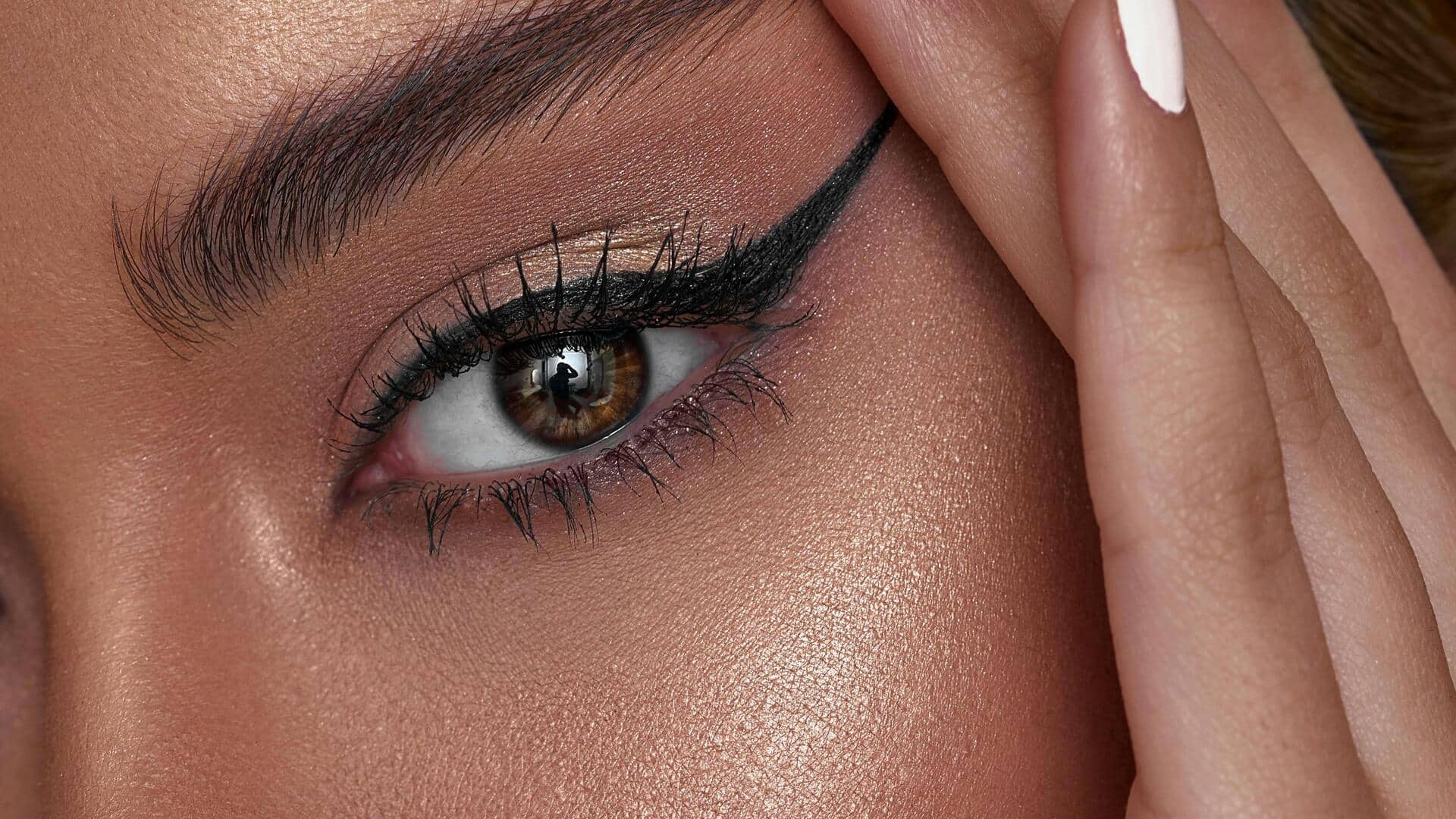 आंखों को आकर्षक बनाने के लिए आजमाएं ये काजल और आईलाइनर हैक्स