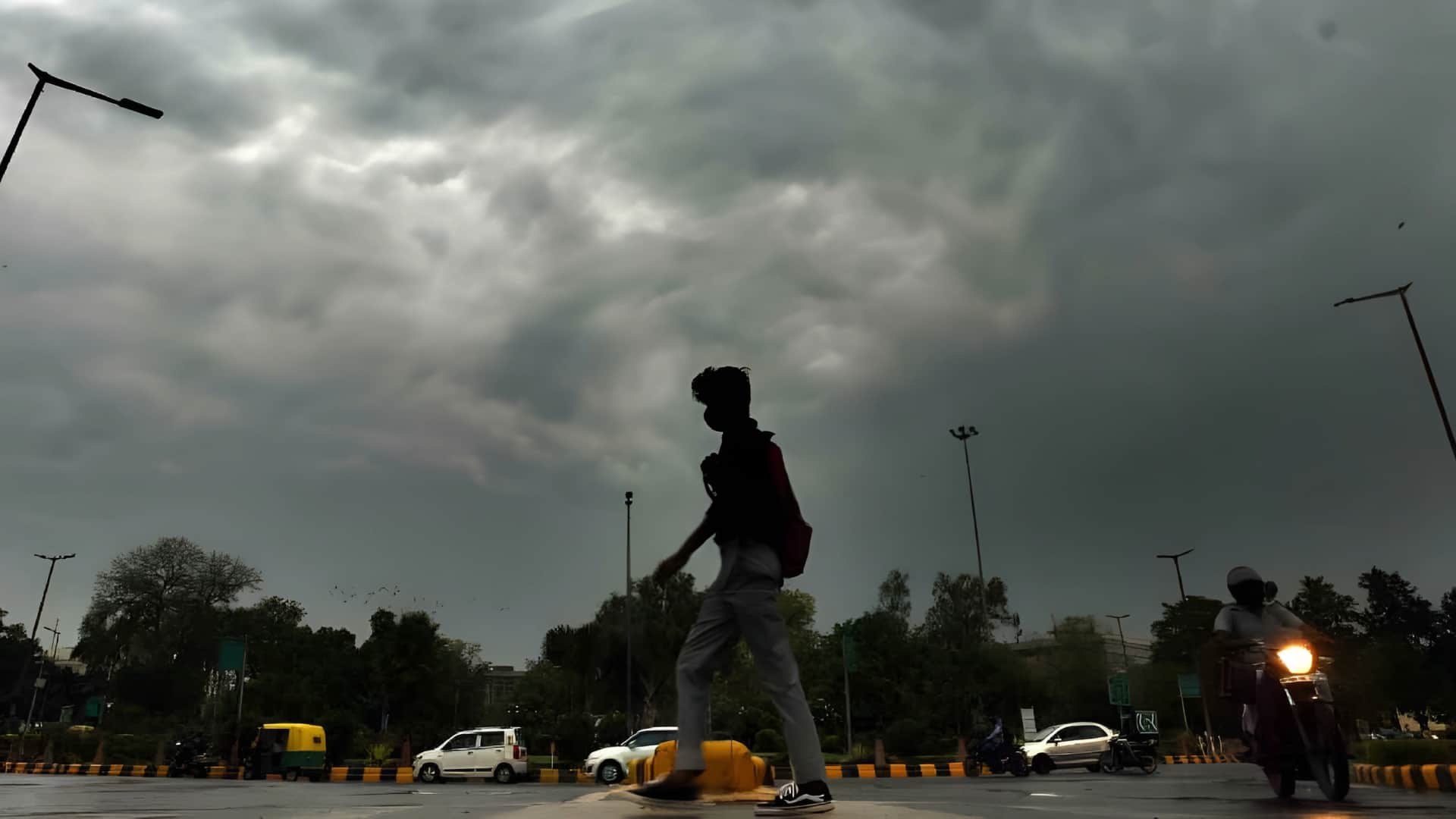 उत्तर-पश्चिम राज्यों में आज से जोर पकड़ेगी बारिश, जानिए कहां-कहां होगी