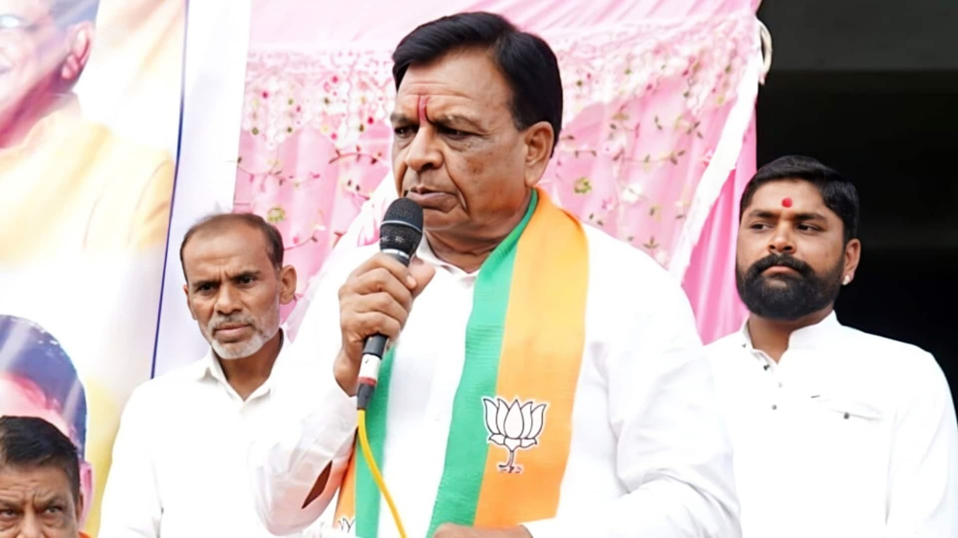 मध्य प्रदेश के उपमुख्यमंत्री जगदीश देवड़ा का विवादित बयान, बोले- सेना प्रधानमंत्री मोदी के आगे नतमस्तक मध्य प्रदेश के उपमुख्यमंत्री जगदीश देवड़ा का विवादित बयान, बोले- सेना प्रधानमंत्री मोदी के आगे नतमस्तक