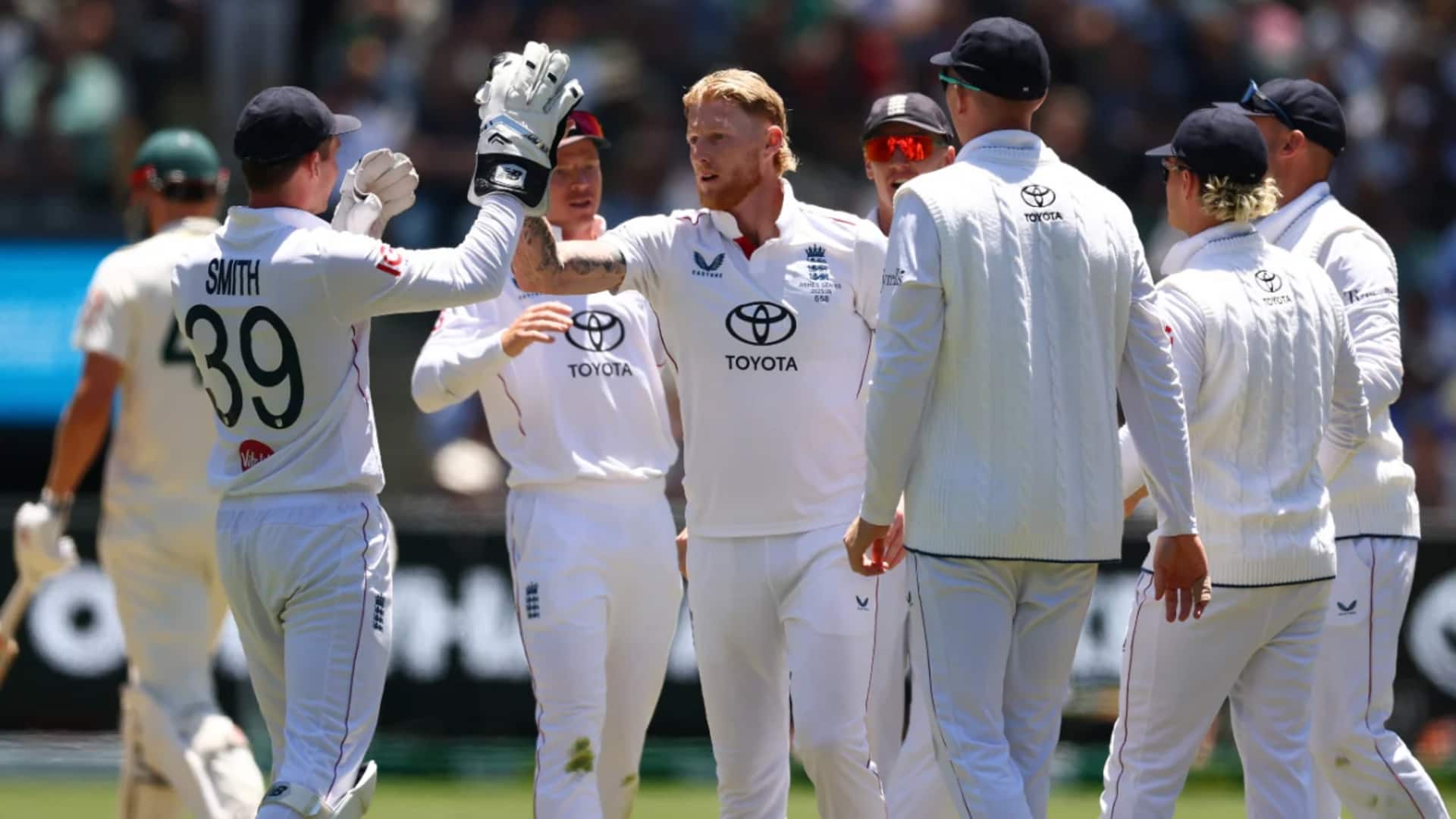 एशेज सीरीज 2025-26: इंग्लैंड ने 15 साल बाद ऑस्ट्रेलिया में जीता टेस्ट मैच, ये बने रिकॉर्ड्स 