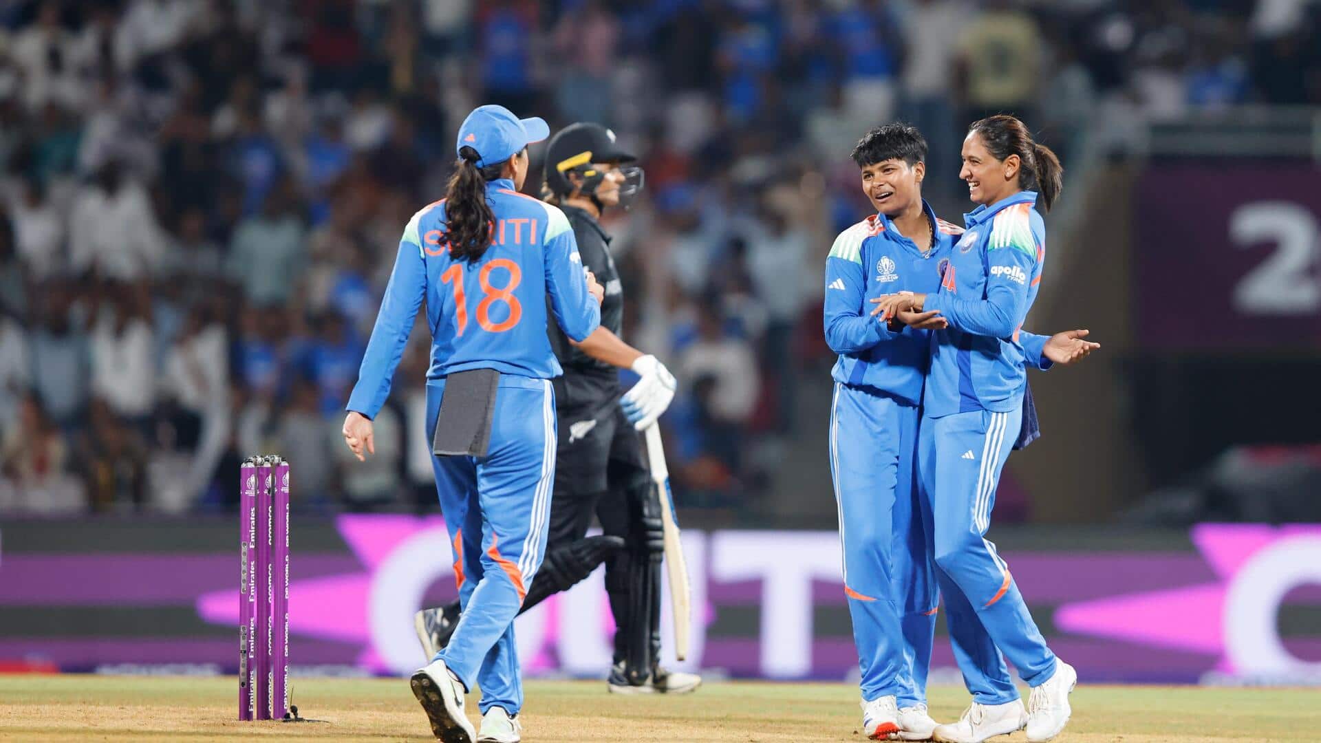 महिला वनडे विश्व कप 2025: भारत ने न्यूजीलैंड को हराते हुए सेमीफाइनल में बनाई जगह महिला वनडे विश्व कप 2025: भारत ने न्यूजीलैंड को हराते हुए सेमीफाइनल में बनाई जगह