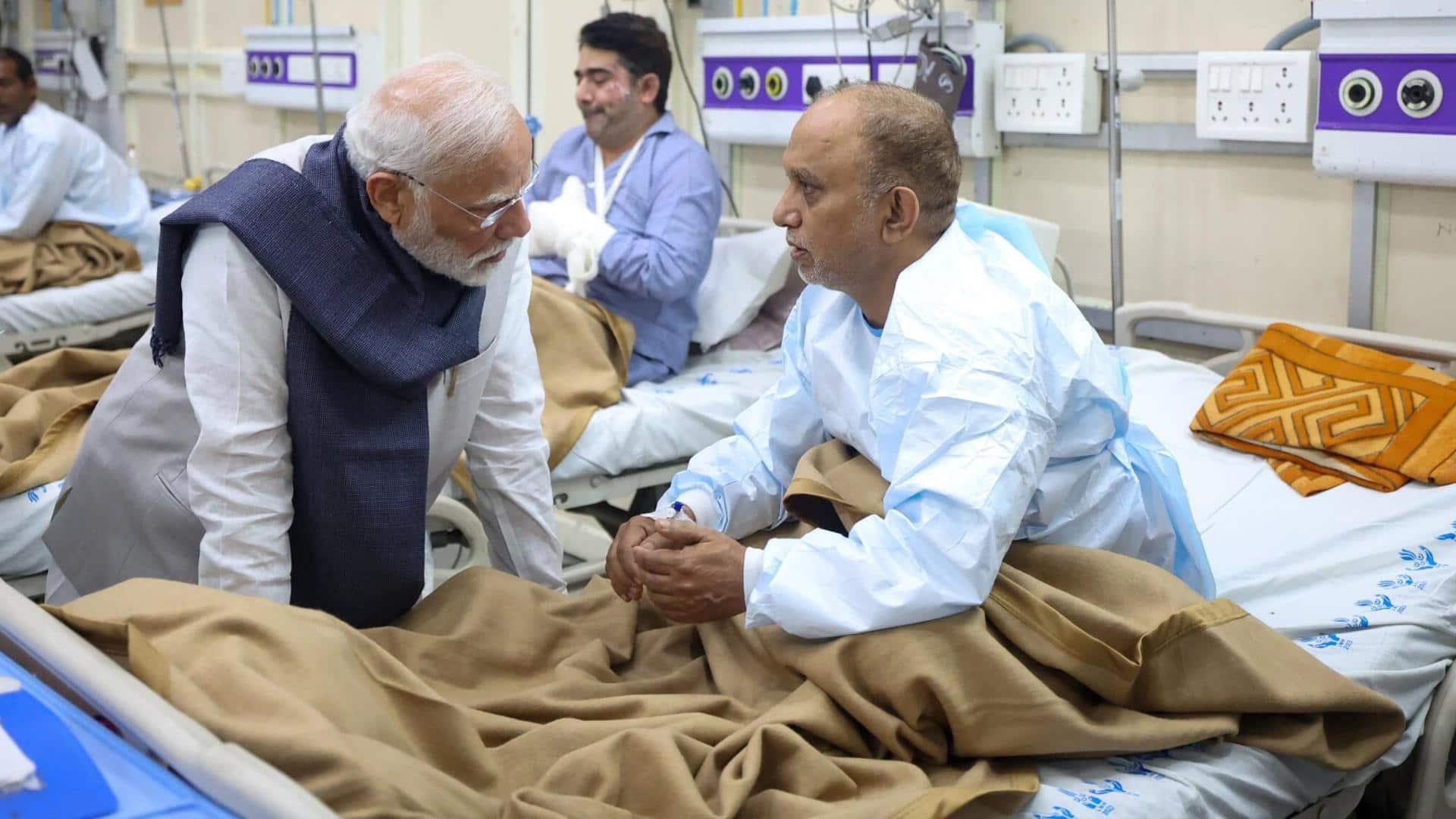 प्रधानमंत्री मोदी भूटान से लौटकर सीधे LNJP अस्पताल पहुंचे, दिल्ली धमाके के घायलों का हाल-चाल जाना