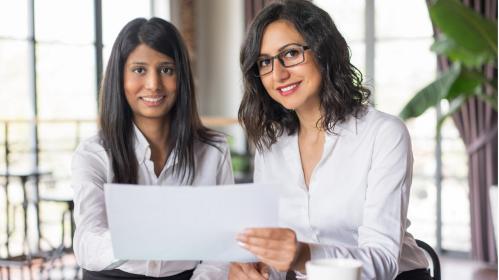 नौकरी के इंटरव्यू के लिए महिलाओं को पहनने चाहिए ऐसे कपड़े, पड़ेगा अच्छा इम्प्रैशन