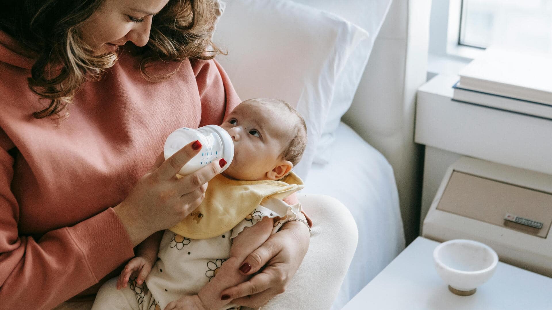 क्या आपके बच्चे को सच में लगी है भूख? इन तरीकों से चलेगा पता