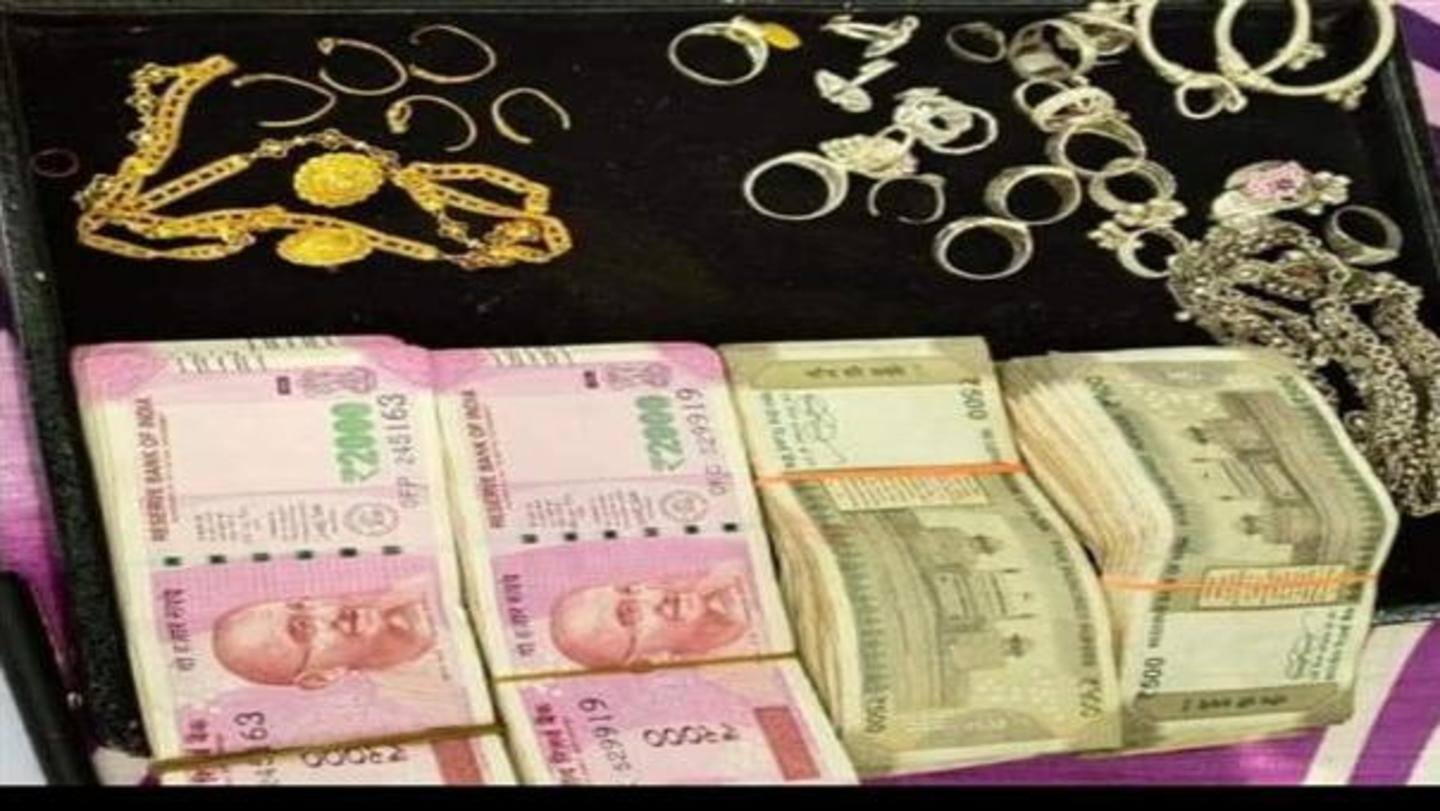 ससुर ने लगाया नकदी और गहने ले जाने का आरोप ससुर ने लगाया नकदी और गहने ले जाने का आरोप