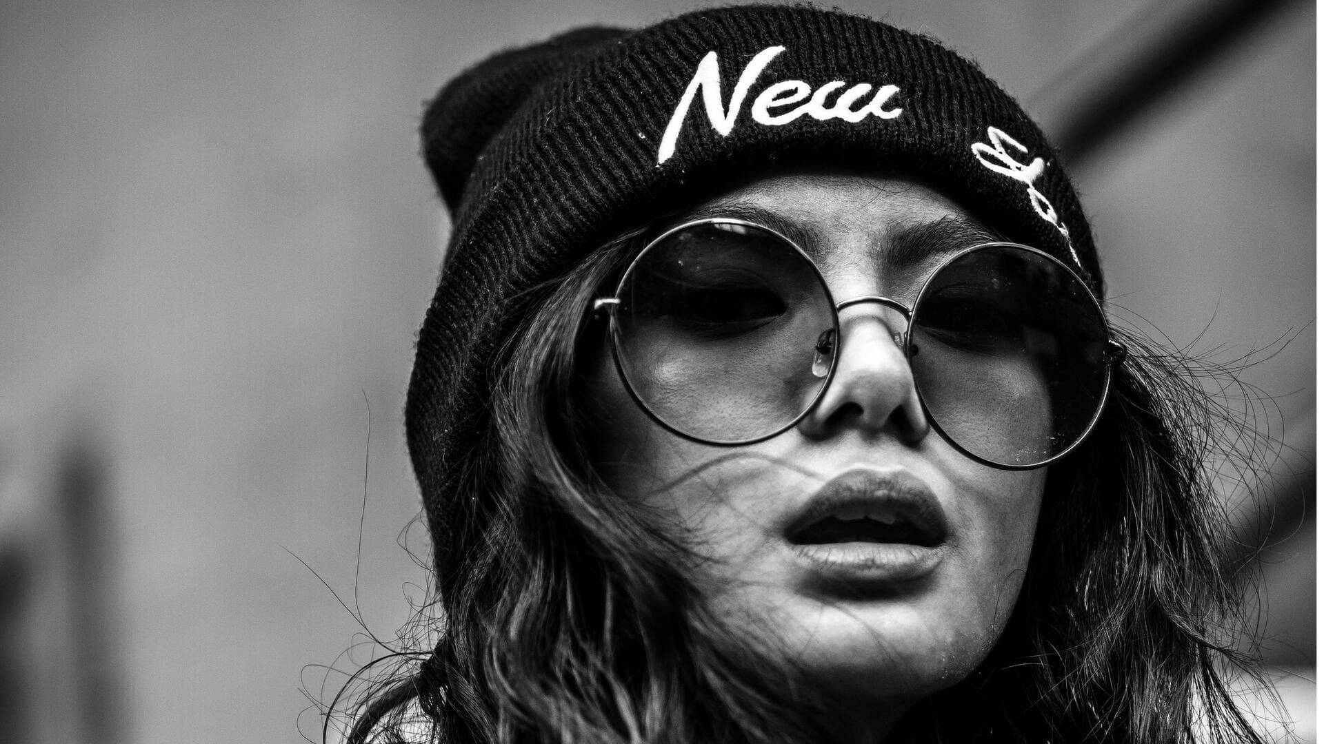 बहुत स्टाइलिश लुक देती है बीनी टोपी, इसे इन तरीकों से पहनकर लगेंगी सुंदर