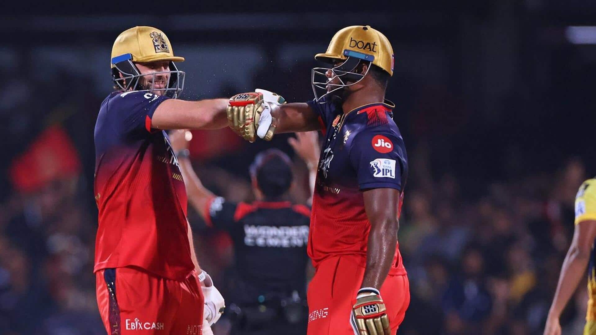 RCB बनाम CSK: रोमारियो शेफर्ड ने एक ओवर में जड़ दिए 33 रन, देखिए शानदार मोमेंट्स RCB बनाम CSK: रोमारियो शेफर्ड ने एक ओवर में जड़ दिए 33 रन, देखिए शानदार मोमेंट्स