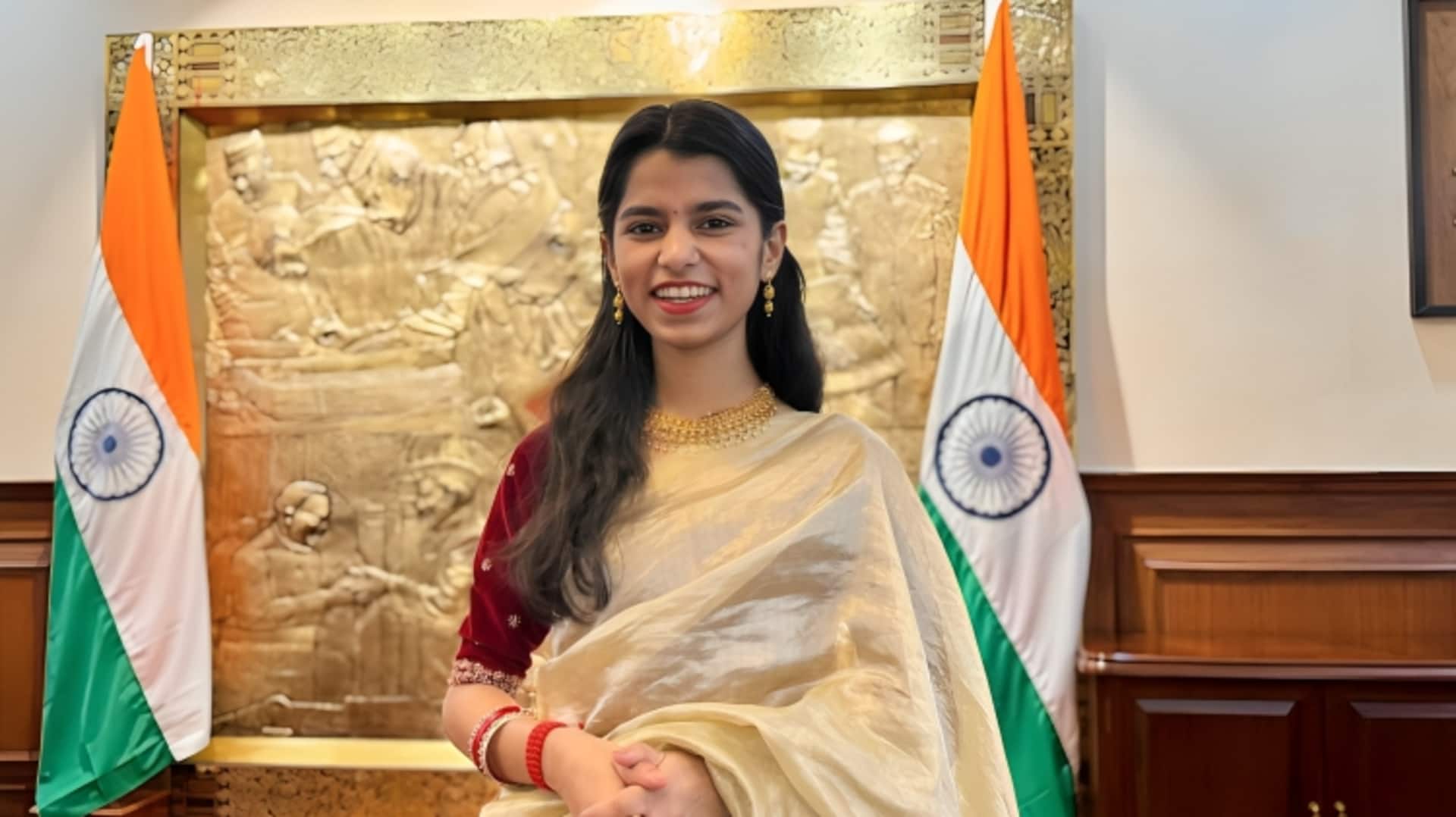 बिहार के अलीनगर से चुनाव लड़ेंगी मैथिली ठाकुर, भाजपा ने उम्मीदवारों की दूसरी सूची जारी की बिहार के अलीनगर से चुनाव लड़ेंगी मैथिली ठाकुर, भाजपा ने उम्मीदवारों की दूसरी सूची जारी की