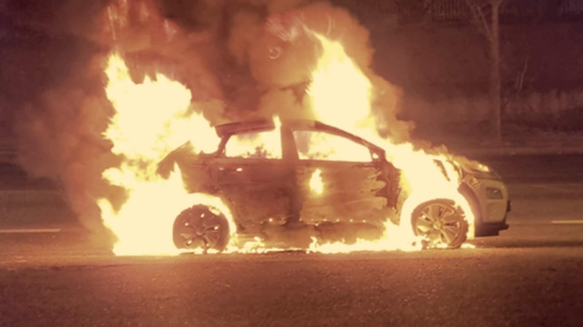 इलेक्ट्रिक वाहनों में आए दिन सामने आ रही आग लगने की घटना, जानिए क्या है कारण 