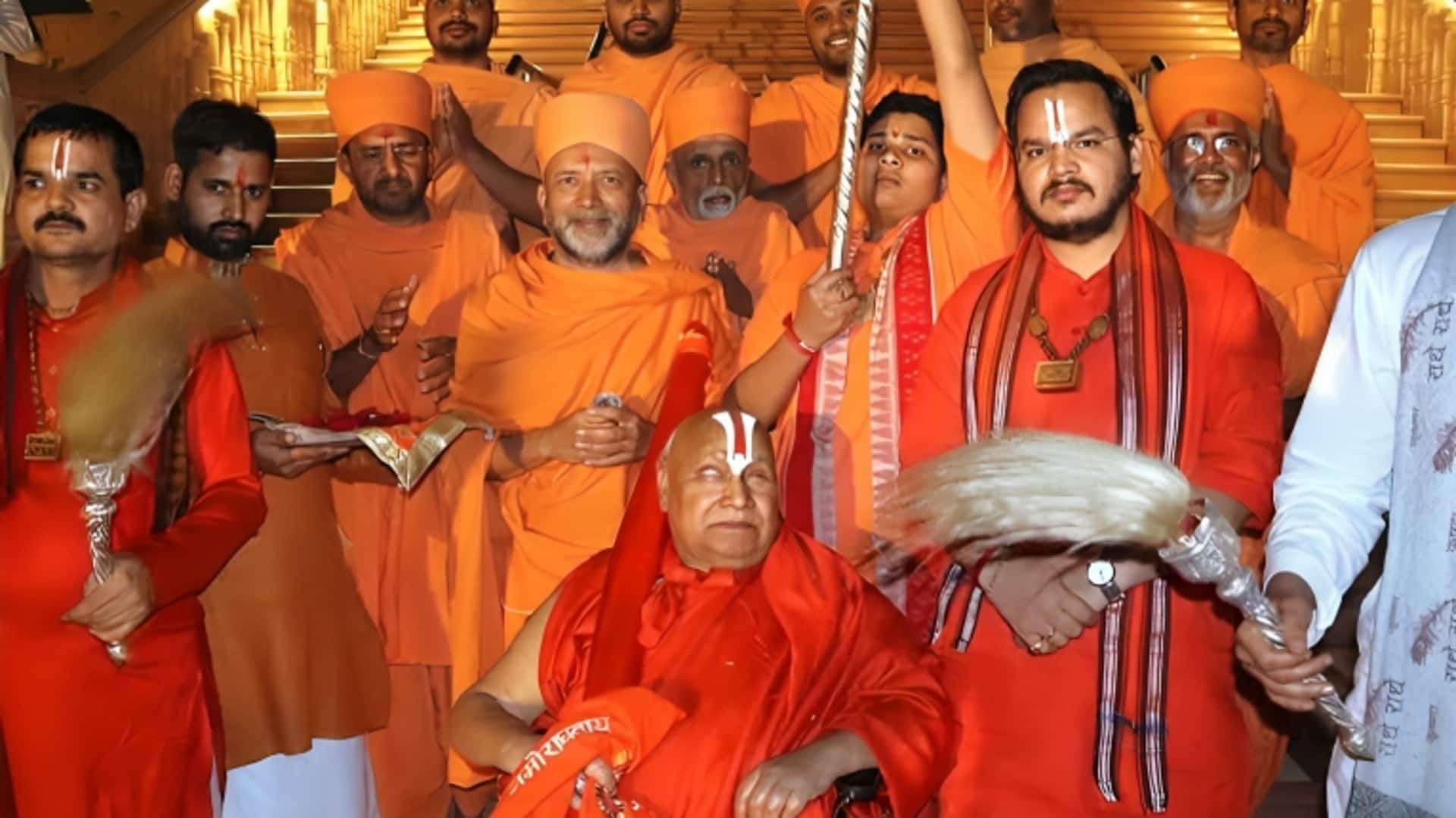 रामभद्रचार्य के कथा आयोजकों पर टेंट कारोबारी का 42 लाख रुपये हड़पने का आरोप, धमकी मिली