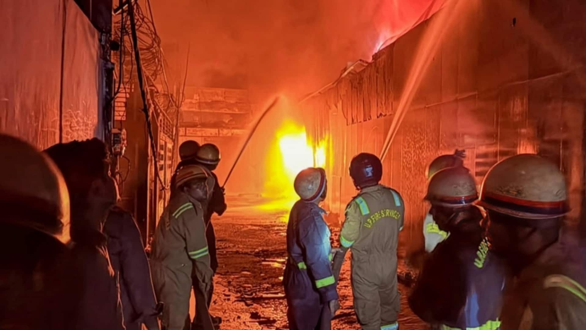 कोलकाता के होटल में लगी भीषण आग, एक बच्चे समेत 9 बांग्लादेशी नागरिकों की मौत