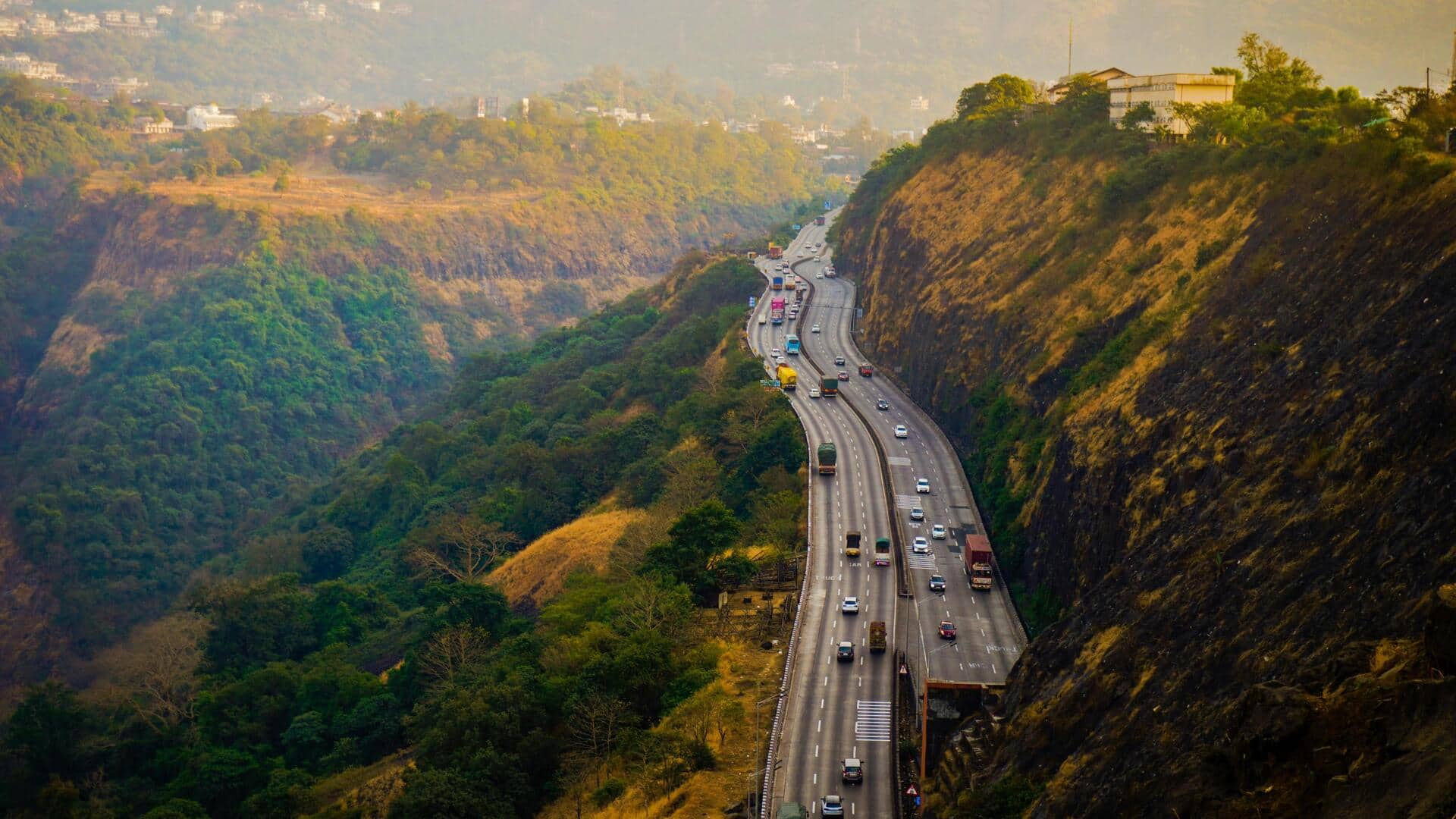 पहाड़ी इलाके वाली रोड ट्रिप पर जा रहे हैं? इन बातों का रखें ध्यान