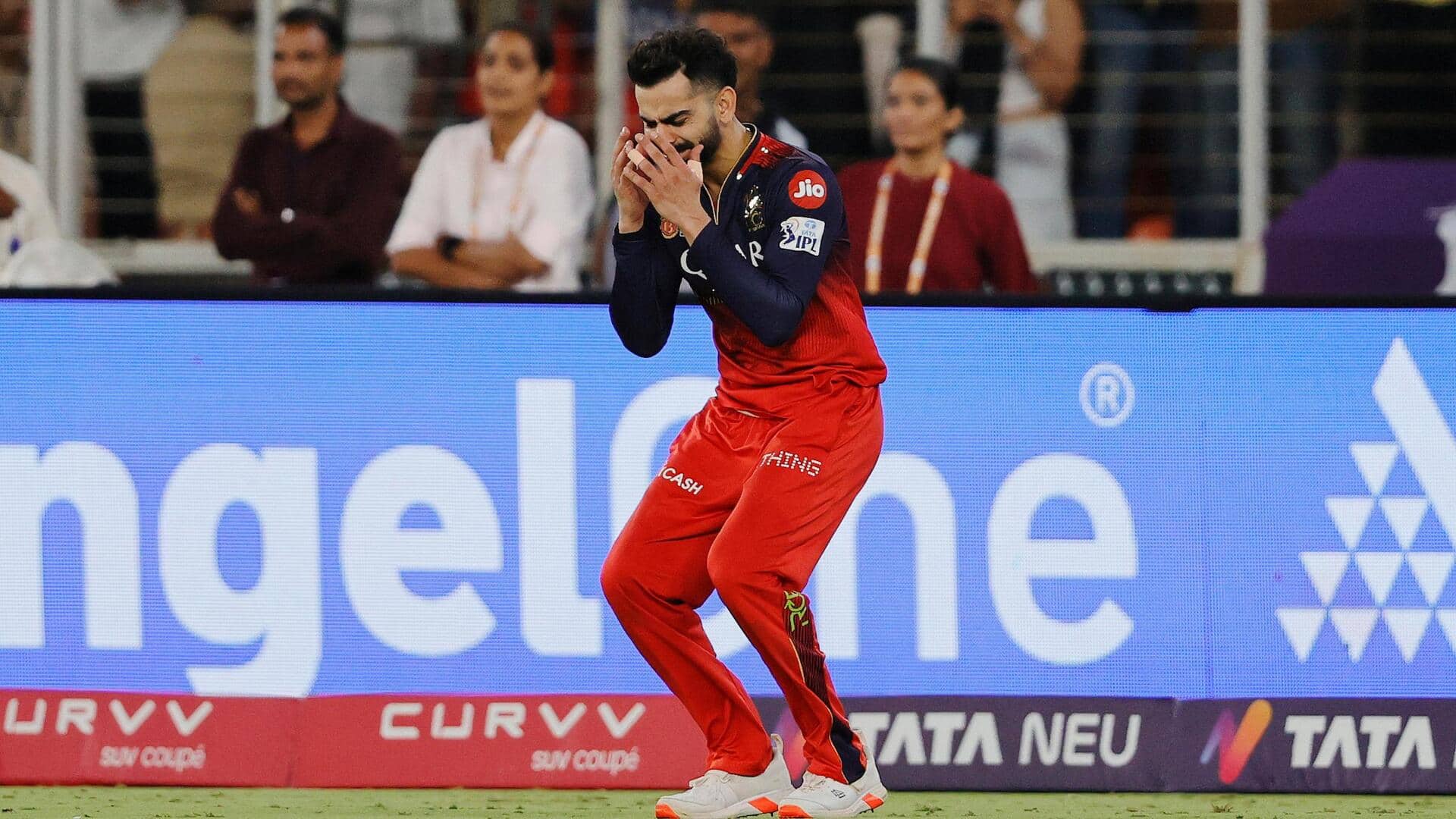 IPL 2025, फाइनल: खिताब जीतने के बाद फूट-फूटकर रोए विराट कोहली, देखिए मैच के शानदार मोमेंट्स IPL 2025, फाइनल: खिताब जीतने के बाद फूट-फूटकर रोए विराट कोहली, देखिए मैच के शानदार मोमेंट्स