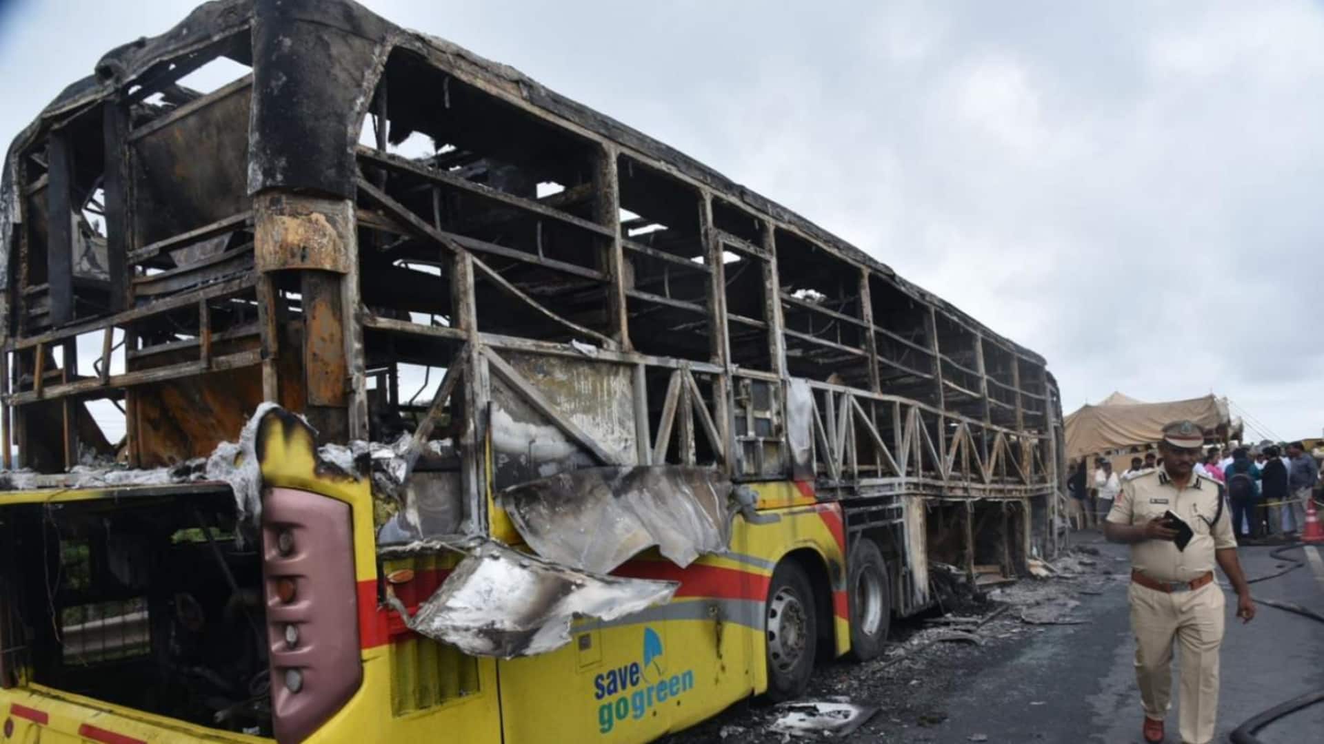 बस से टकराई मोटरसाइकिल, ईंधन टैंक में फंसी; कुरनूल में कैसे जिंदा जल गए 20 यात्री?  बस से टकराई मोटरसाइकिल, ईंधन टैंक में फंसी; कुरनूल में कैसे जिंदा जल गए 20 यात्री?