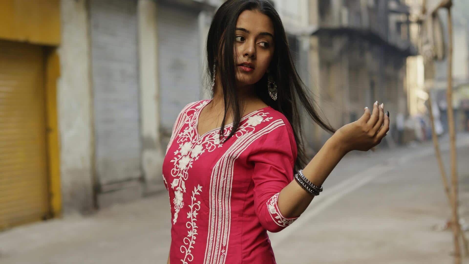 इस गर्मी के मौसम में फैशन का हिस्सा बन सकते हैं ये रंग, देंगे आकर्षक लुक