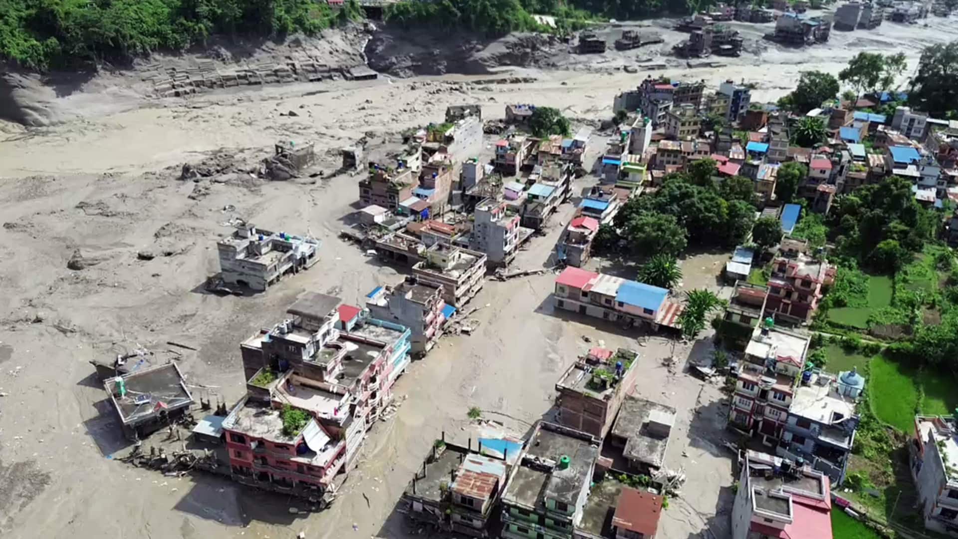 भूकंप या भूस्खलन, नेपाल में अचानक आई बाढ़ की क्या है वजह?