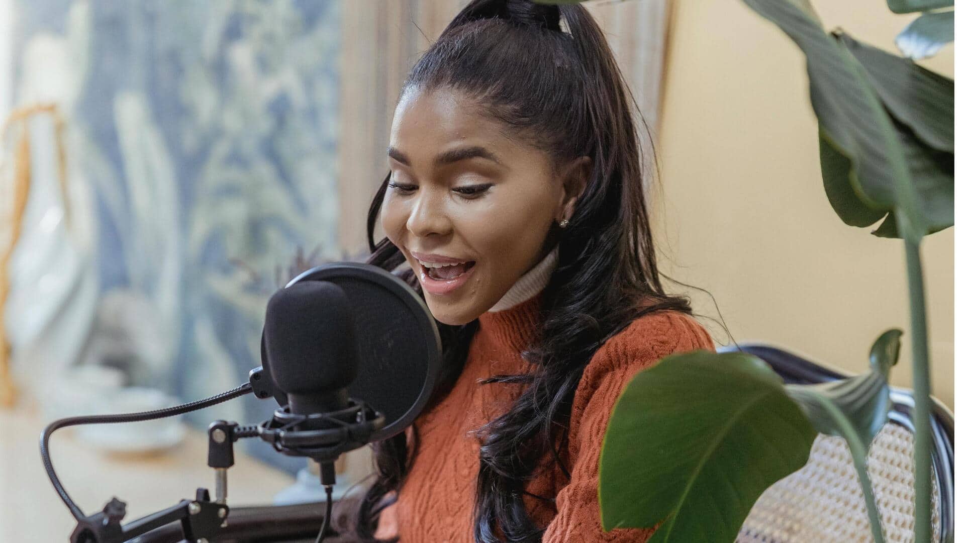 अभिनेता हैं तो अपनी आवाज को बेहतर बनाने के लिए अपनाएं ये 5 तरीके