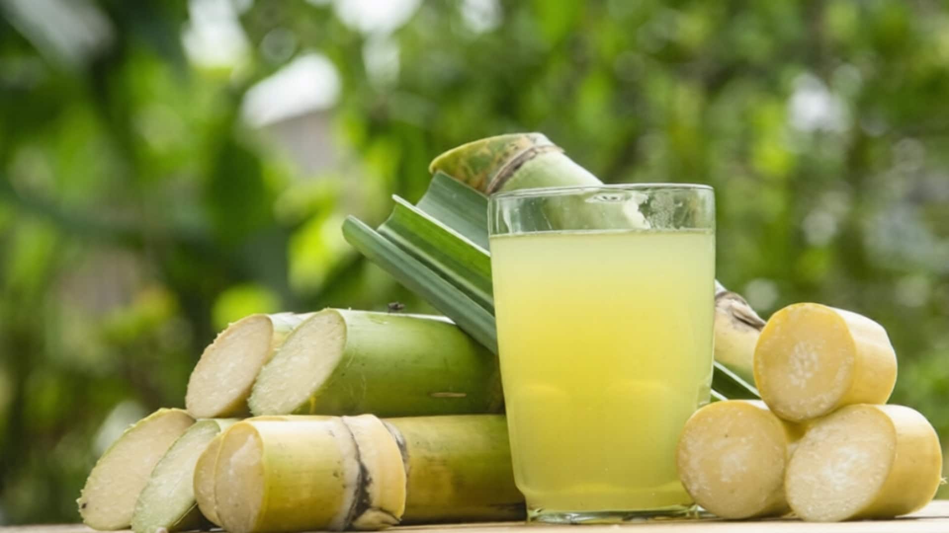 गर्मियों में गन्ने का रस पीना पसंद करते हैं? इसे इन तरीकों से बनाएं ज्यादा पौष्टिक 