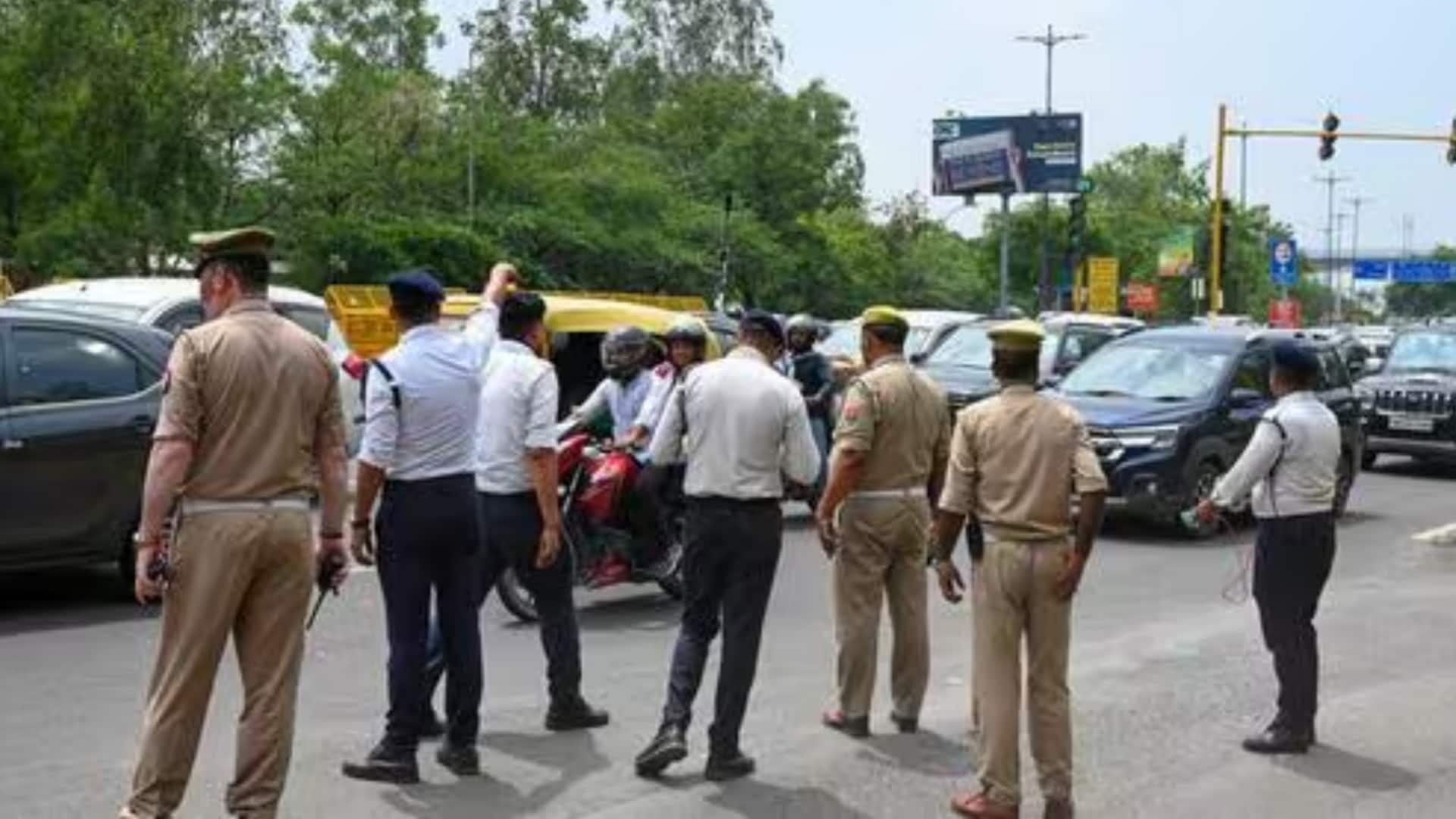 दिल्ली में गलत साइड गाड़ी चलाने पर हुई FIR, जानें पूरा मामला और नए नियम