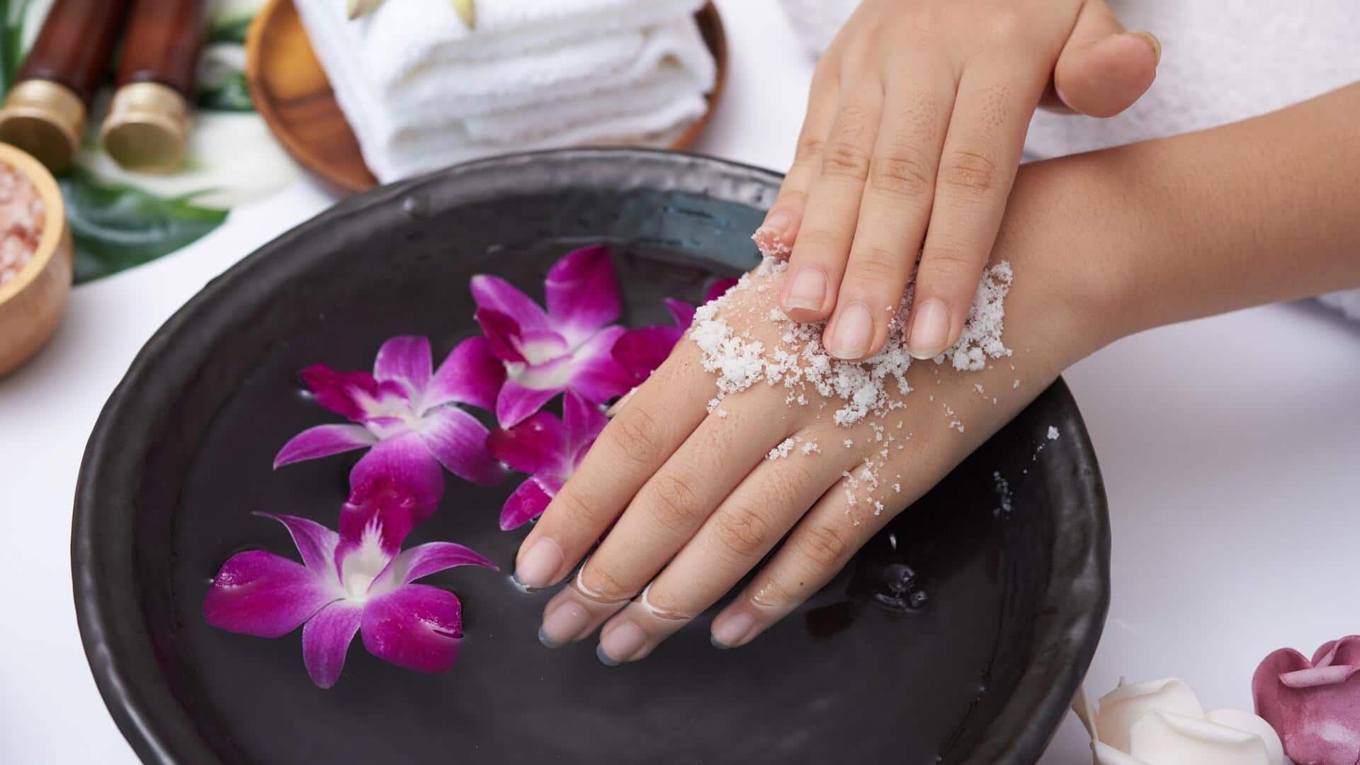 गर्मियों के दौरान जरूर करनी चाहिए शरीर की स्क्रबिंग, जानिए इससे होने वाले फायदे