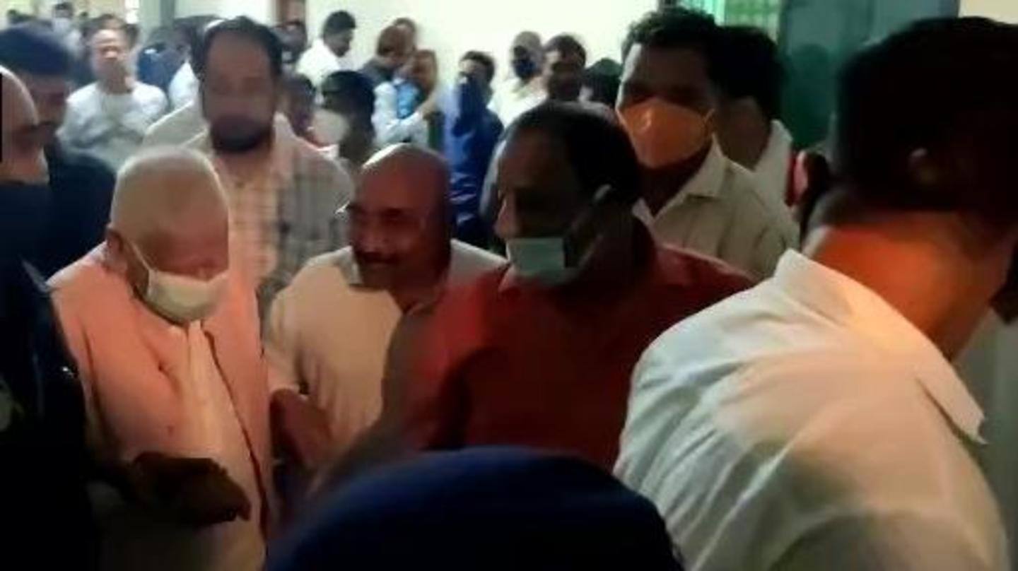 मुख्यमंत्री के पिता के खिलाफ पुलिस ने दर्ज की थी FIR मुख्यमंत्री के पिता के खिलाफ पुलिस ने दर्ज की थी FIR