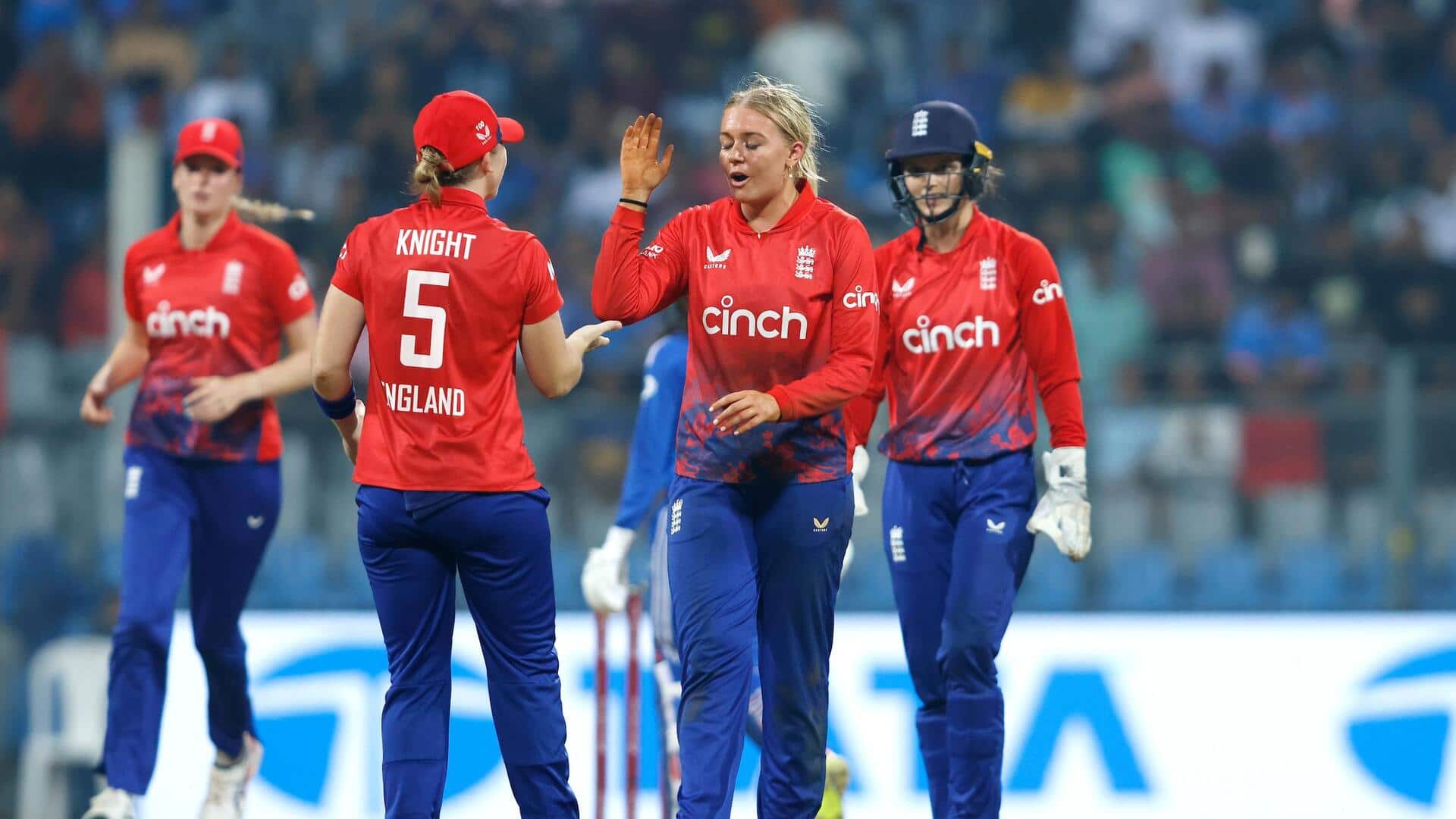 महिला क्रिकेट: इंग्लैंड ने भारत को दूसरे टी-20 में हराकर सीरीज में बनाई अजेय बढ़त