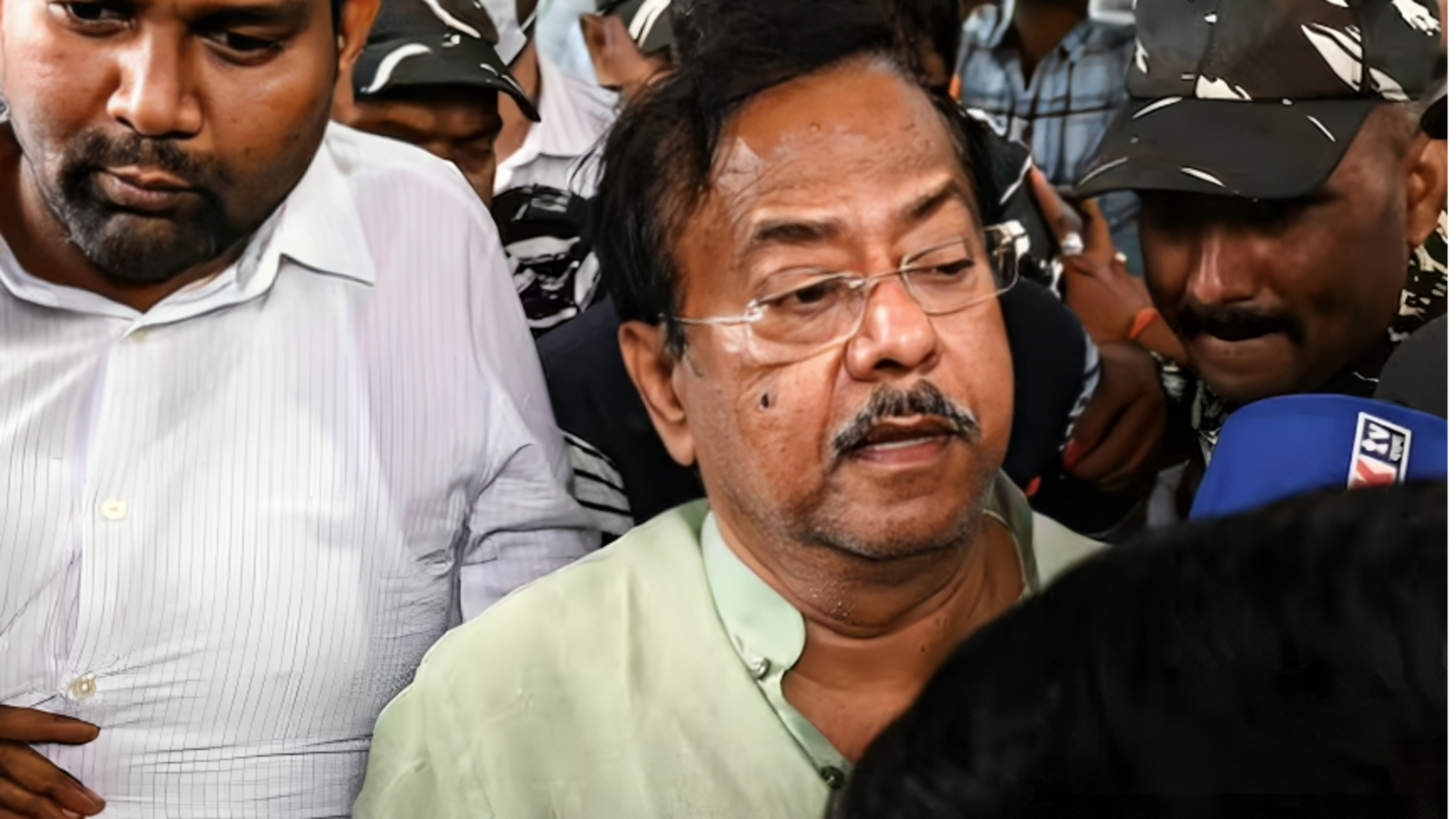 कोलकाता में TMC विधायक ज्योतिप्रिय मलिक के घर में घुसकर हमला, युवक गिरफ्तार