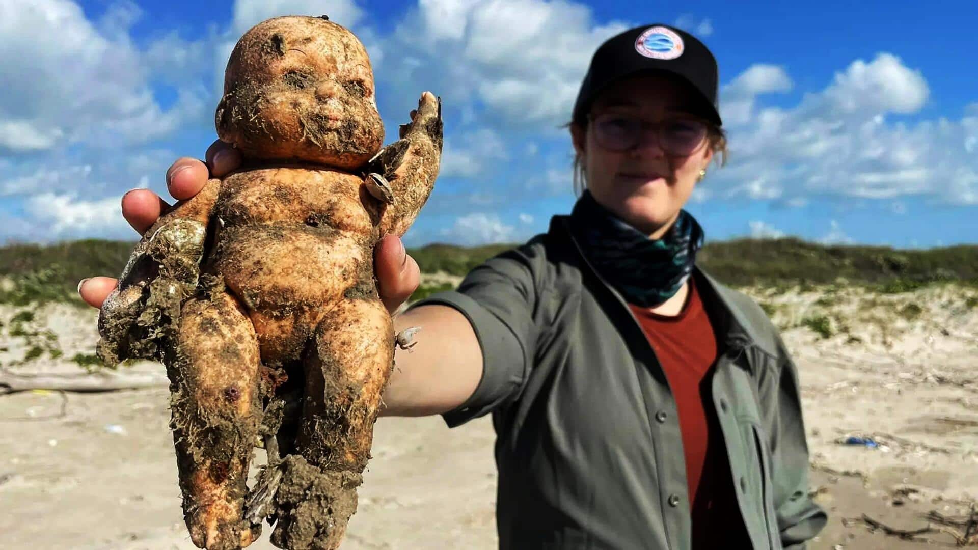 अमेरिका: टेक्सास समुद्र तट के किनारे मिली डरावनी गुड़िया की होगी नीलामी