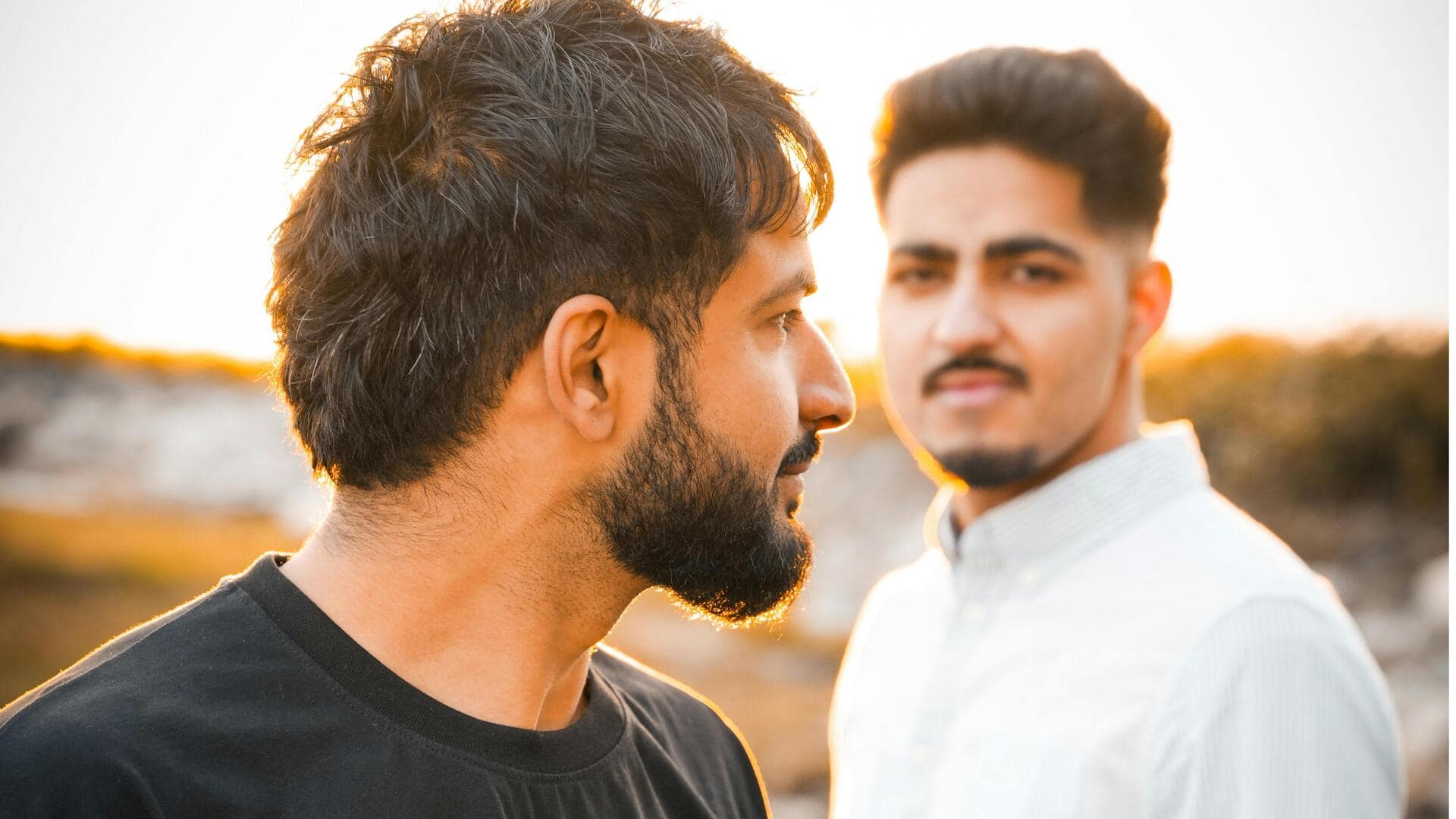 इस साल गर्मियों में पुरुषों की अलमारी में शामिल होने चाहिए ये कपड़े, देंगे स्टाइलिश लुक