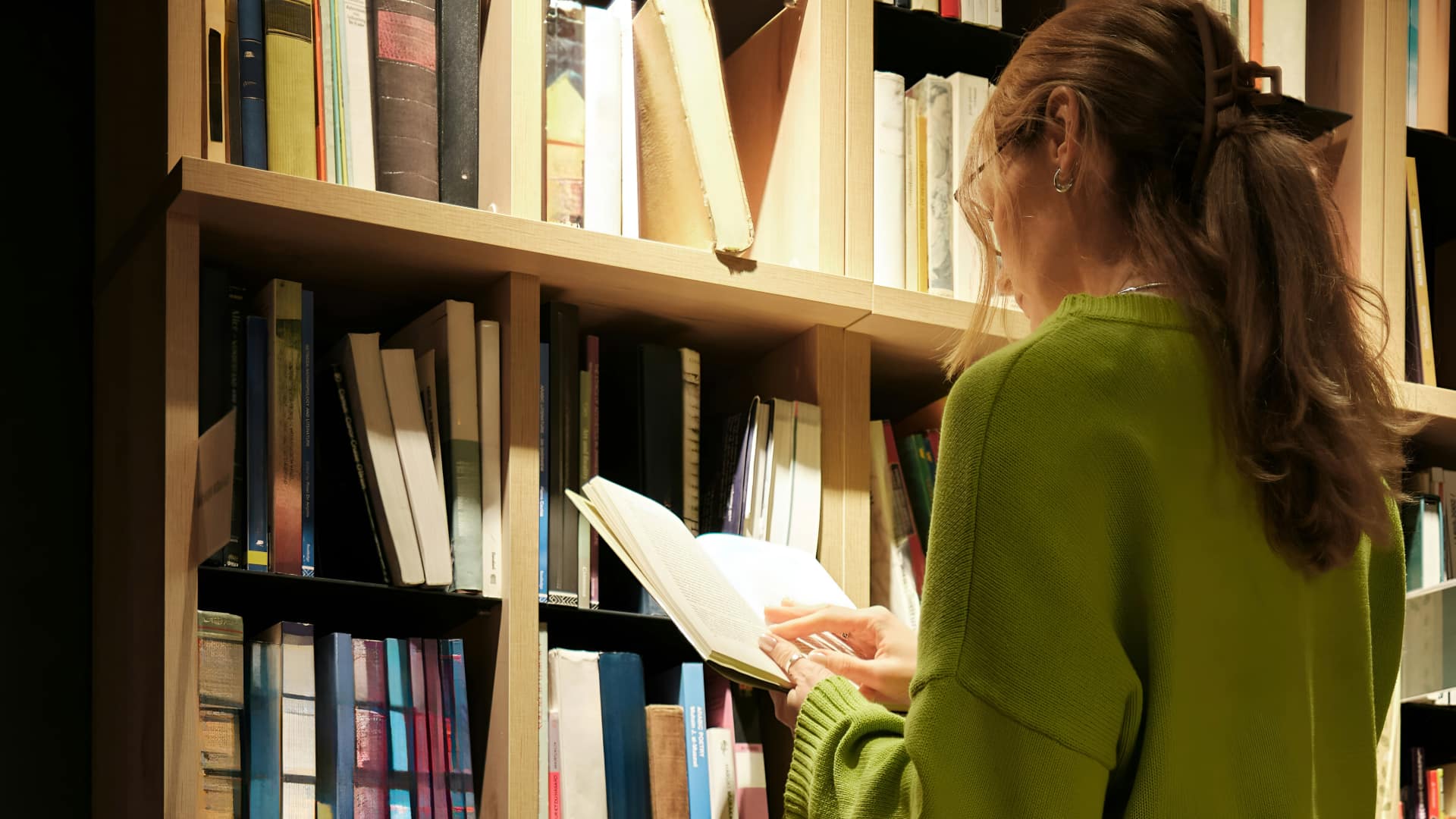 किताबें बेहतर तरीके से करें व्यवस्थित, इन 5 AI टूल्स का करें इस्तेमाल