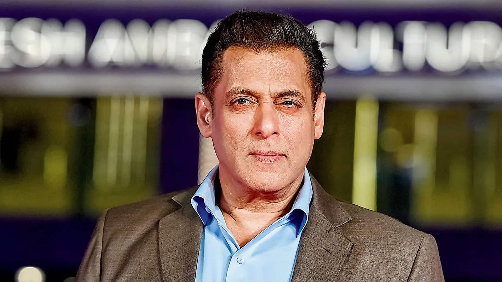 सलमान खान के घर के बाहर तैनात पुलिसकर्मी की अचानक मौत, पड़ा दिल का दौरा