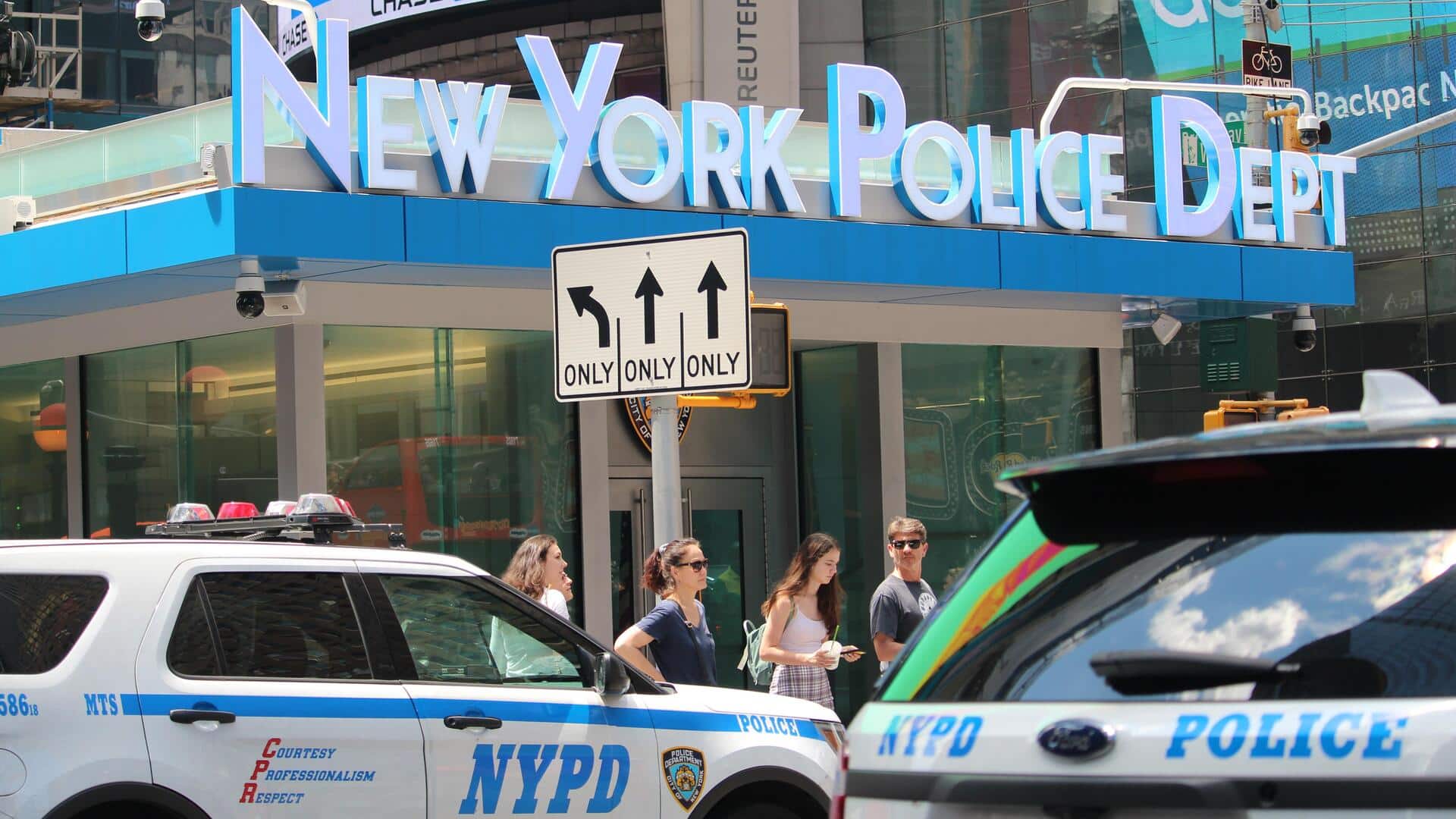 अमेरिका: न्यूयॉर्क शहर में चाकू से हमले में कई घायल, संदिग्ध को हिरासत में लिया गया