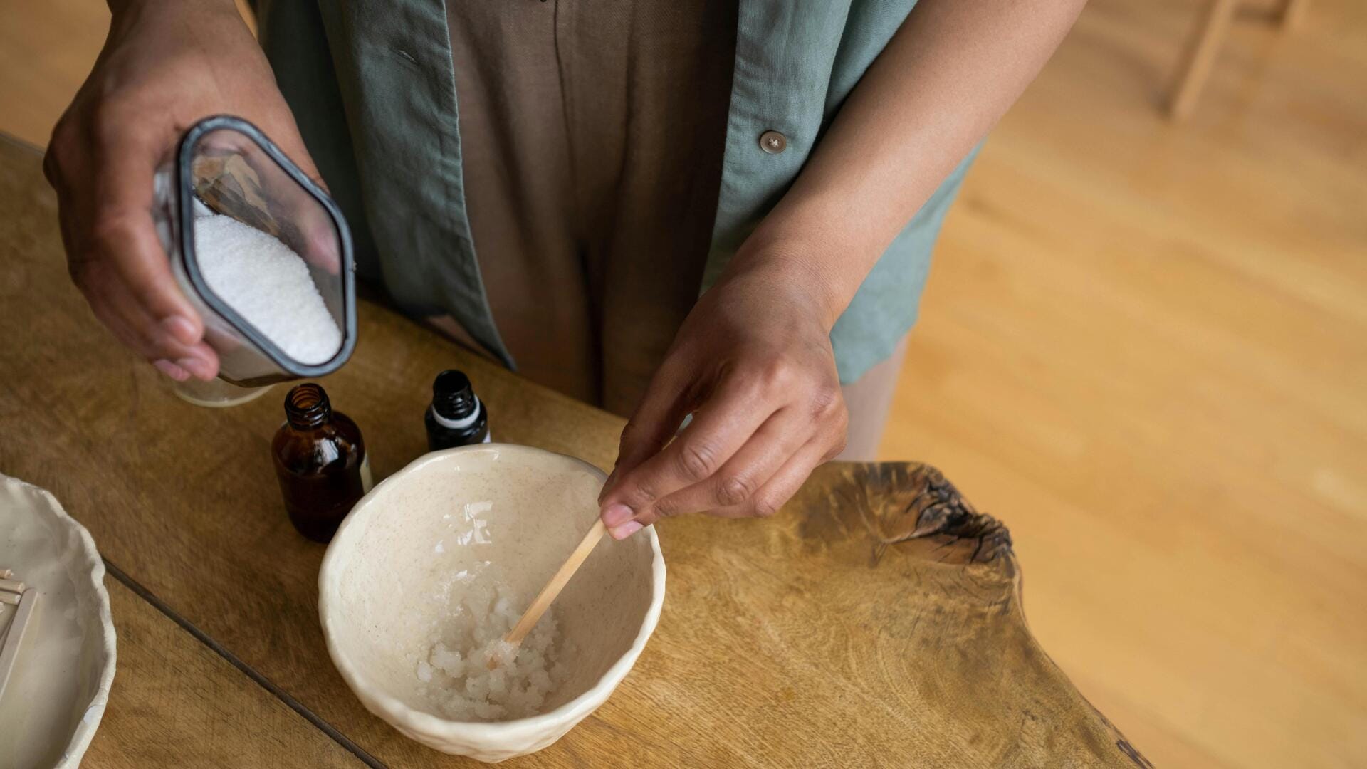 सर्दियों के दौरान पैरों की त्वचा को नमी प्रदान करने में सहायक हैं ये 5 स्क्रब