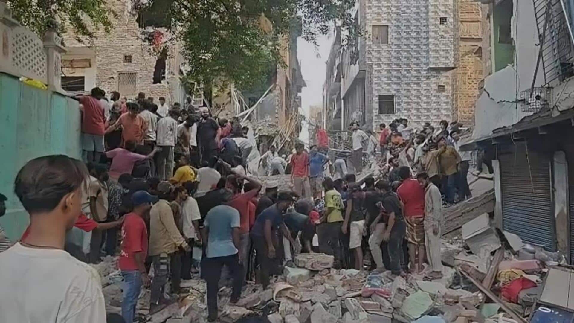 दिल्ली के सीमापुरी में 5 मंजिला इमारत गिरी, कई लोगों के दबे होने की आशंका