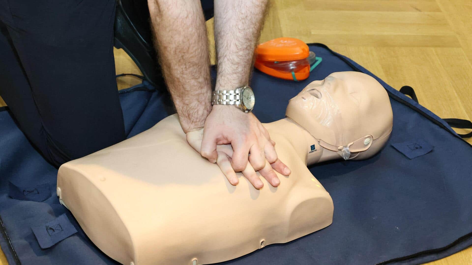 हर वयस्क को पता होनी चाहिए CPR से जुड़ी ये बातें