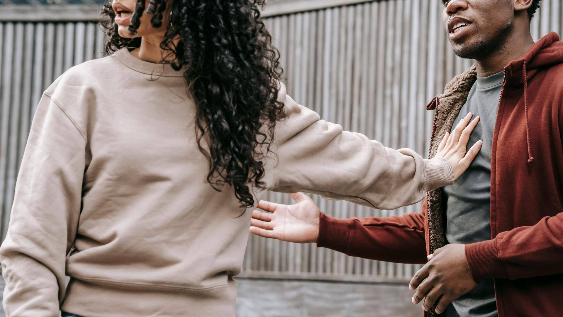 टॉक्सिक रिश्ते से निकलने के लिए आजमाएं ये 5 सरल और प्रभावी तरीके, रहेंगे खुश