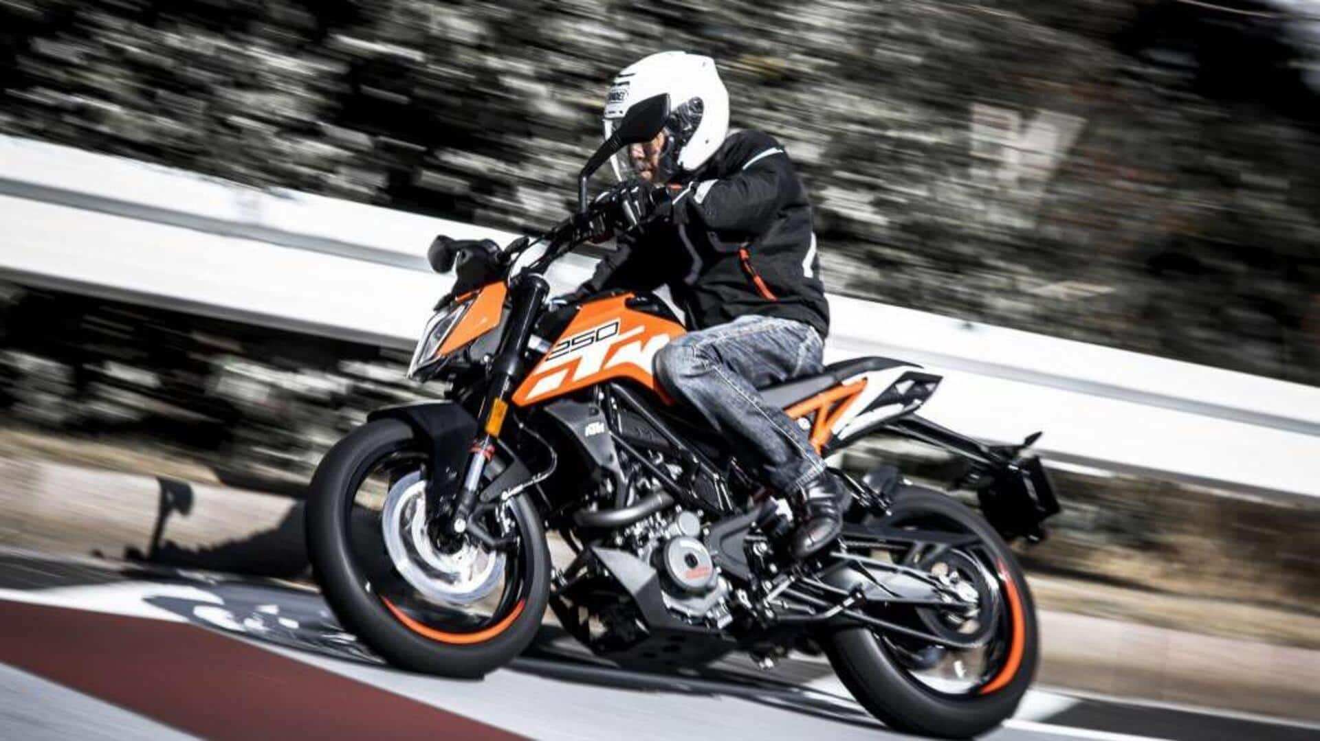 नई KTM 250 एडवेंचर टेस्टिंग के दौरान आई नजर, जानिए क्या मिलेंगे फीचर 