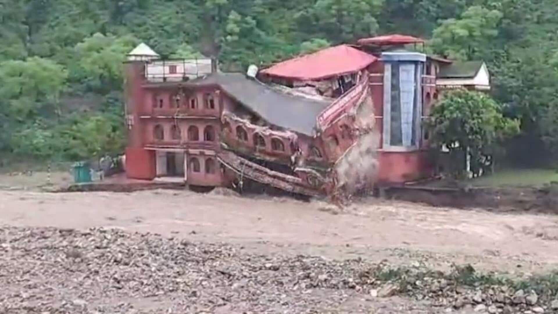 उत्तराखंड: भारी बारिश के कारण देहरादून में डिफेंस कॉलेज की इमारत नदी में समाई, सड़कें बंद