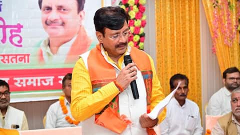 मध्य प्रदेश: सतना में क्रेन पर चढ़े भाजपा सांसद, फंसने पर ऑपरेटर को थप्पड़ जड़ा