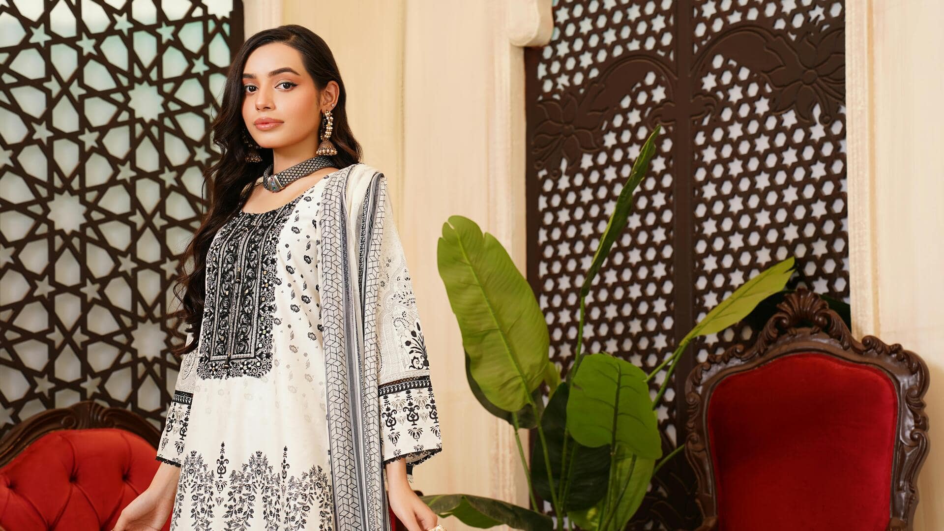 वसंत ऋतु के दौरान भारतीय महिलाएं पहनें ये कपड़े, दिखेंगी सुंदर और रहेंगी आरामदायक