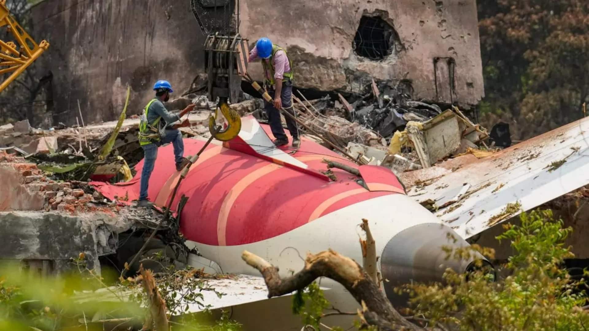 अहमदाबाद विमान हादसे की जांच अंतिम चरण में, ईंधन स्विच में खामी के संकेत नहीं- सरकार