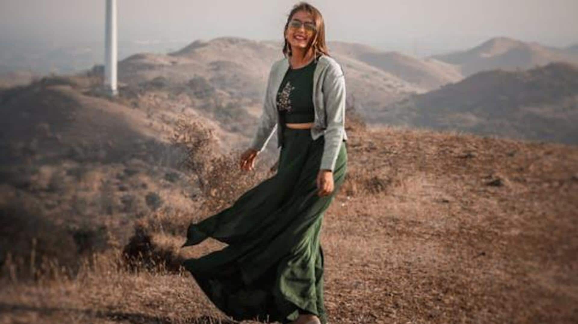 ड्रेप्ड स्कर्ट को स्टाइल करने के लिए अपनाएं ये तरीका, लगेंगी बेहद खूबसूरत ड्रेप्ड स्कर्ट को स्टाइल करने के लिए अपनाएं ये तरीका, लगेंगी बेहद खूबसूरत