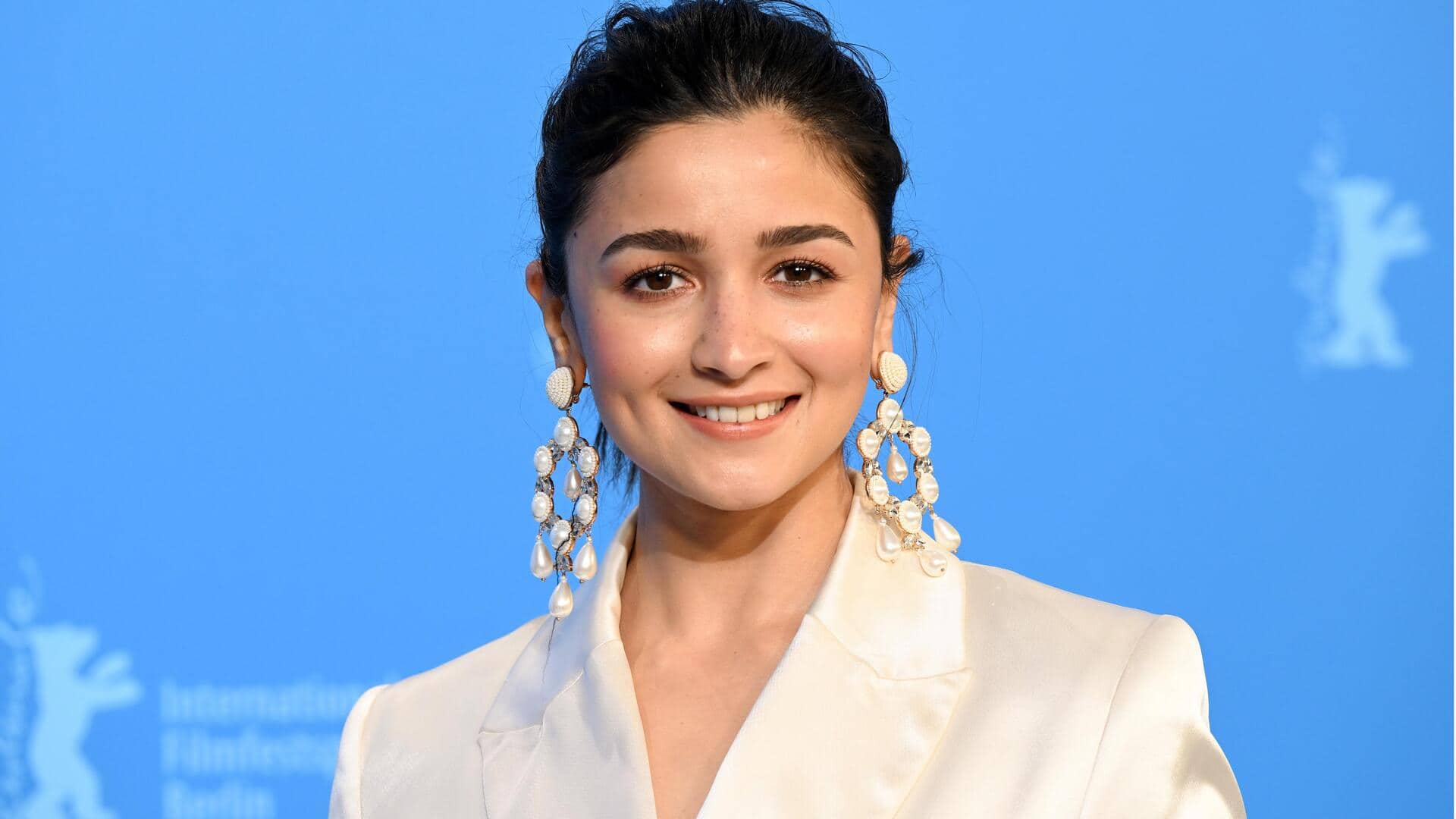 आलिया भट्‌ट की 'लव एंड वार' फिर आगे खिसकी, 'रामायण' के निर्माताओं की चिंता बढ़ी