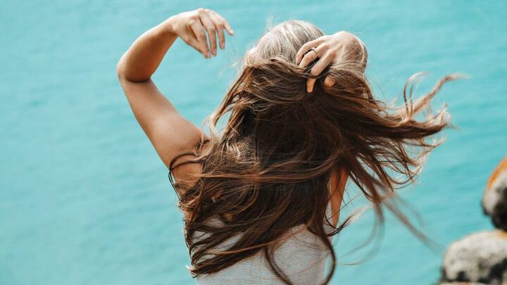 बालों की बनावट को सुधारने के लिए अपनाएं ये पांच प्राकृतिक और सुरक्षित तरीके