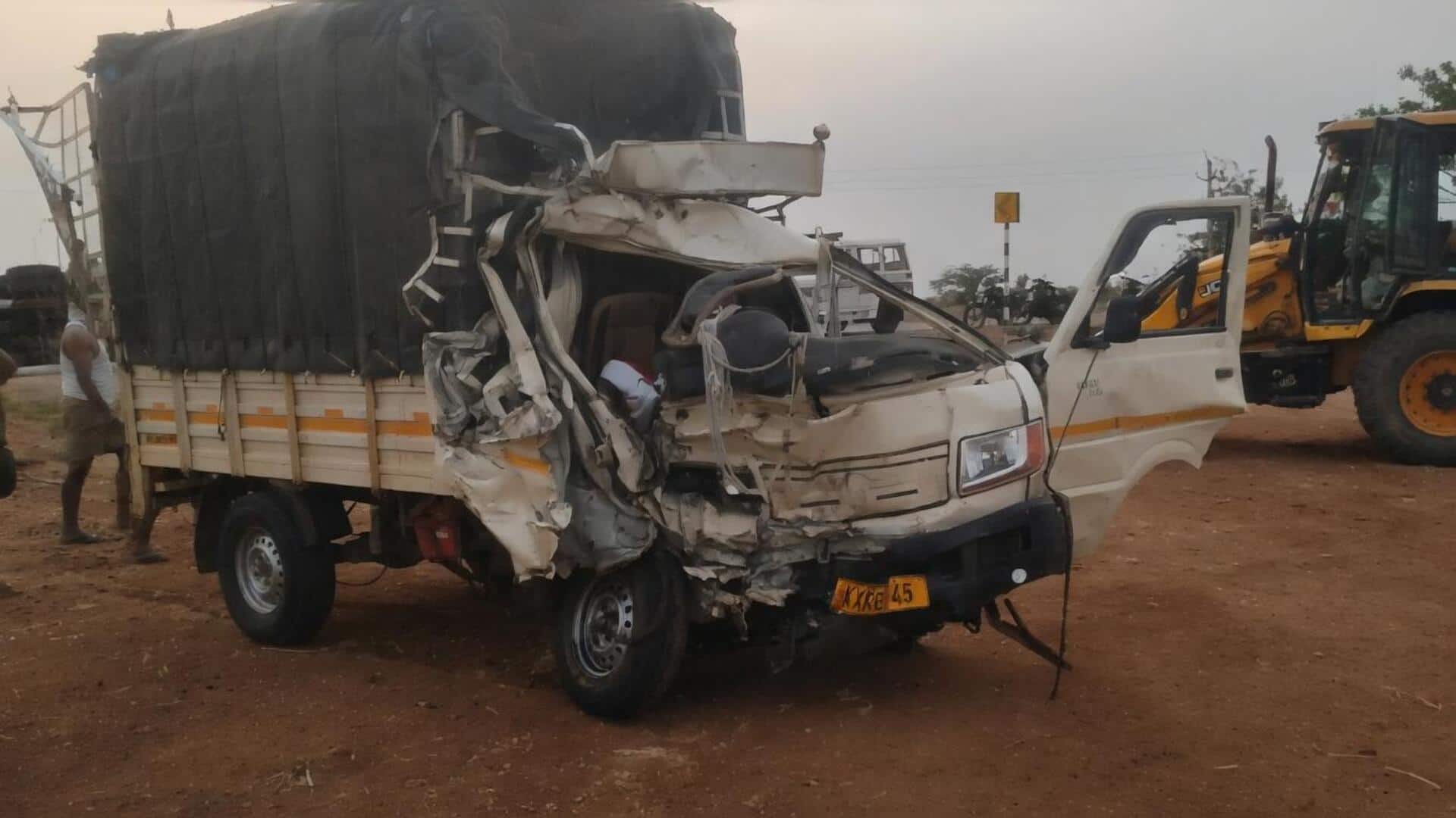 आंध्र प्रदेश: कुरनूल में लॉरी और टैंकर की आमने-सामने टक्कर, बच्ची समेत 8 तीर्थयात्रियों की मौत