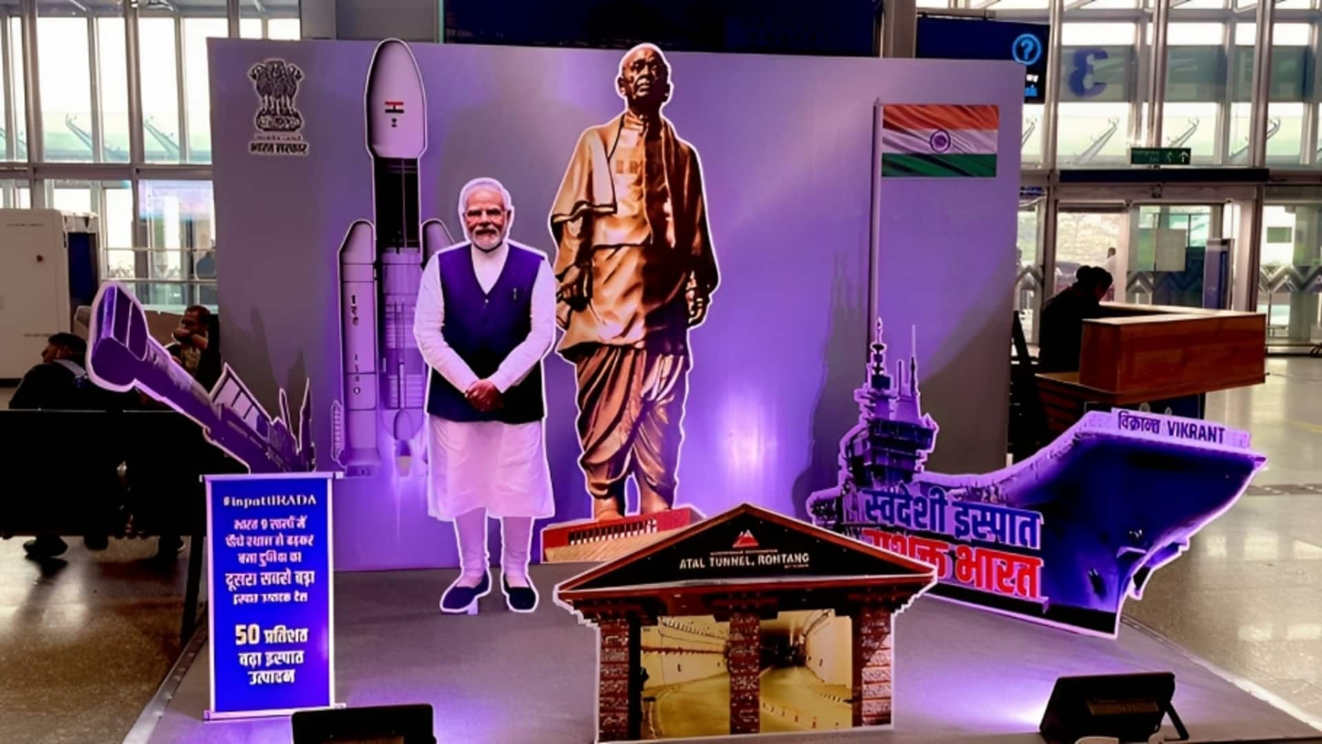 रेलवे स्टेशनों पर प्रधानमंत्री मोदी के 3D सेल्फी बूथ पर करोड़ों रुपये खर्च, कांग्रेस ने घेरा