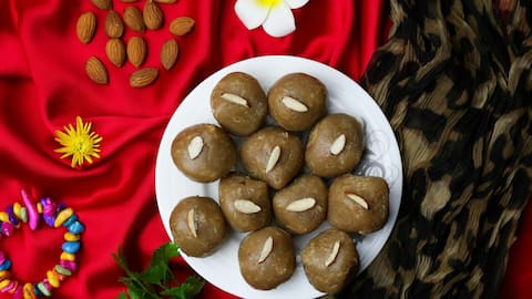 सर्दी शुरू होने से पहले बना लें आटे की स्वादिष्ट पिन्नी, इन्हें खाने से मिलेगी गर्माहट सर्दी शुरू होने से पहले बना लें आटे की स्वादिष्ट पिन्नी, इन्हें खाने से मिलेगी गर्माहट