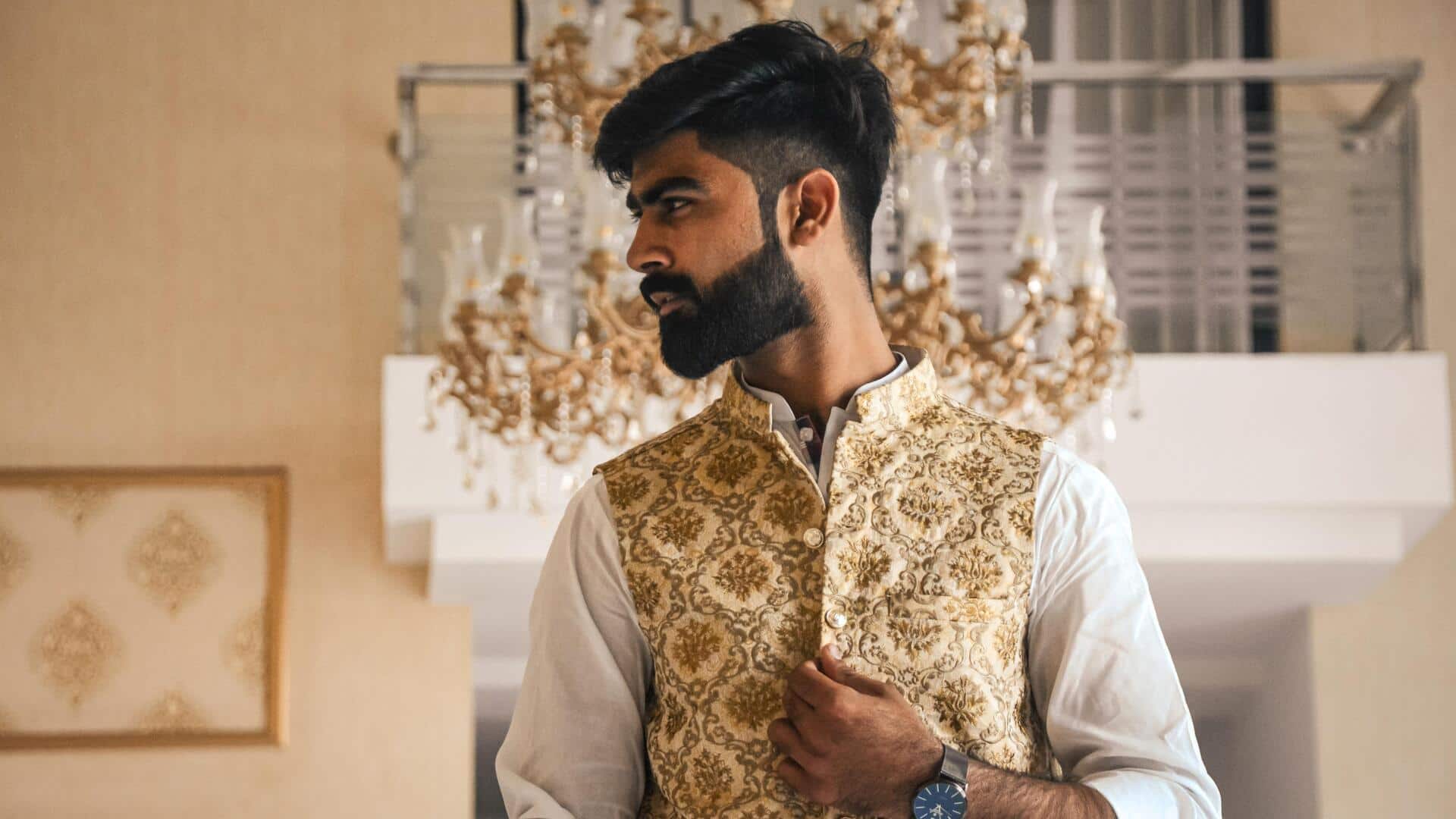 नवरात्रि: डांडिया नाइट के लिए पुरुष चुन सकते हैं ये 5 पारंपरिक परिधान, दिखेंगे आकर्षक